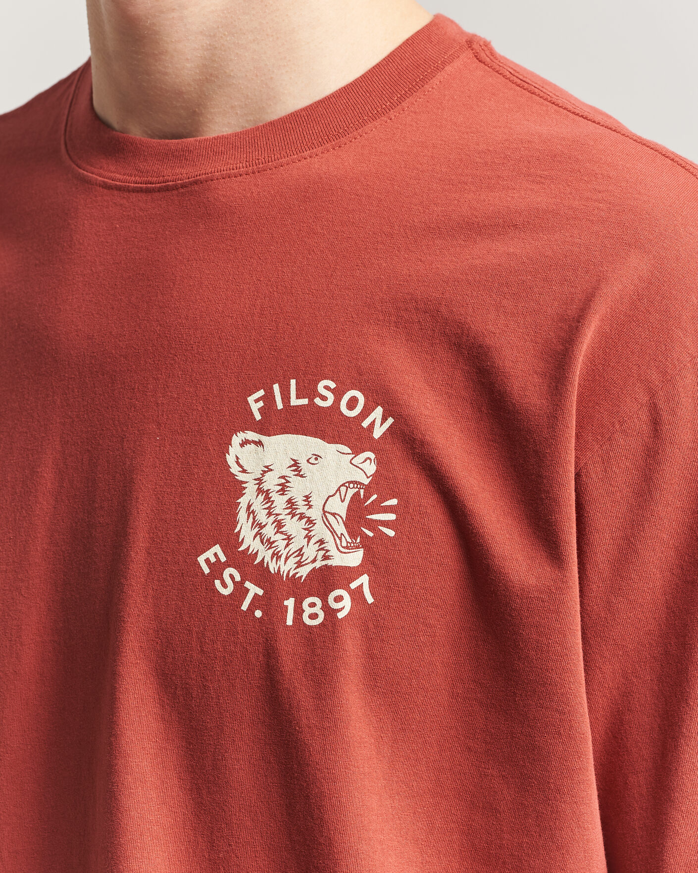 Herre | T-Shirts | Filson | Bear Graphic T-Shirt Chili Oil