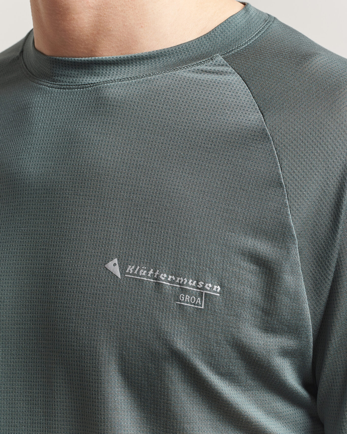 Herre | T-Shirts | Klättermusen | Groa Lightweight Tencel Long Sleeve T-Shirt Teal Grey