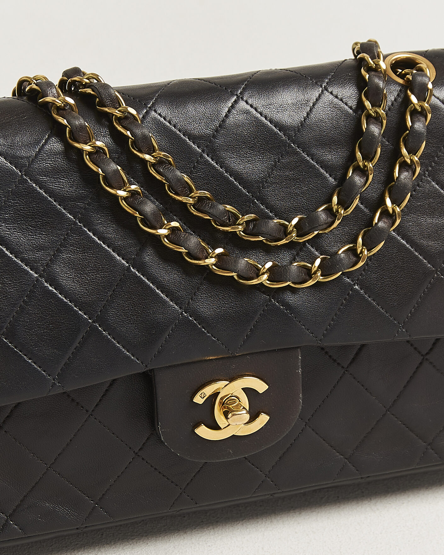 Herre | Pre-Owned & Vintage Bags | Chanel Pre-Owned | Classic Medium Double Flap Bag Black