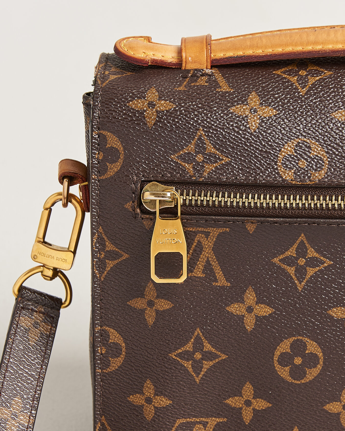 Herre | Pre-Owned & Vintage Bags | Louis Vuitton Pre-Owned | Pochette Métis Monogram