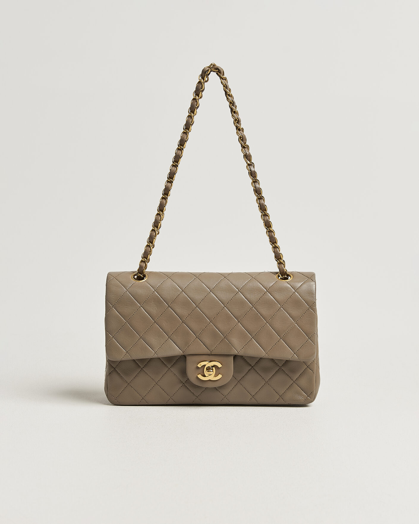 Herre | Pre-Owned & Vintage Bags | Chanel Pre-Owned | Classic Medium Double Flap Bag Lambskin Beige