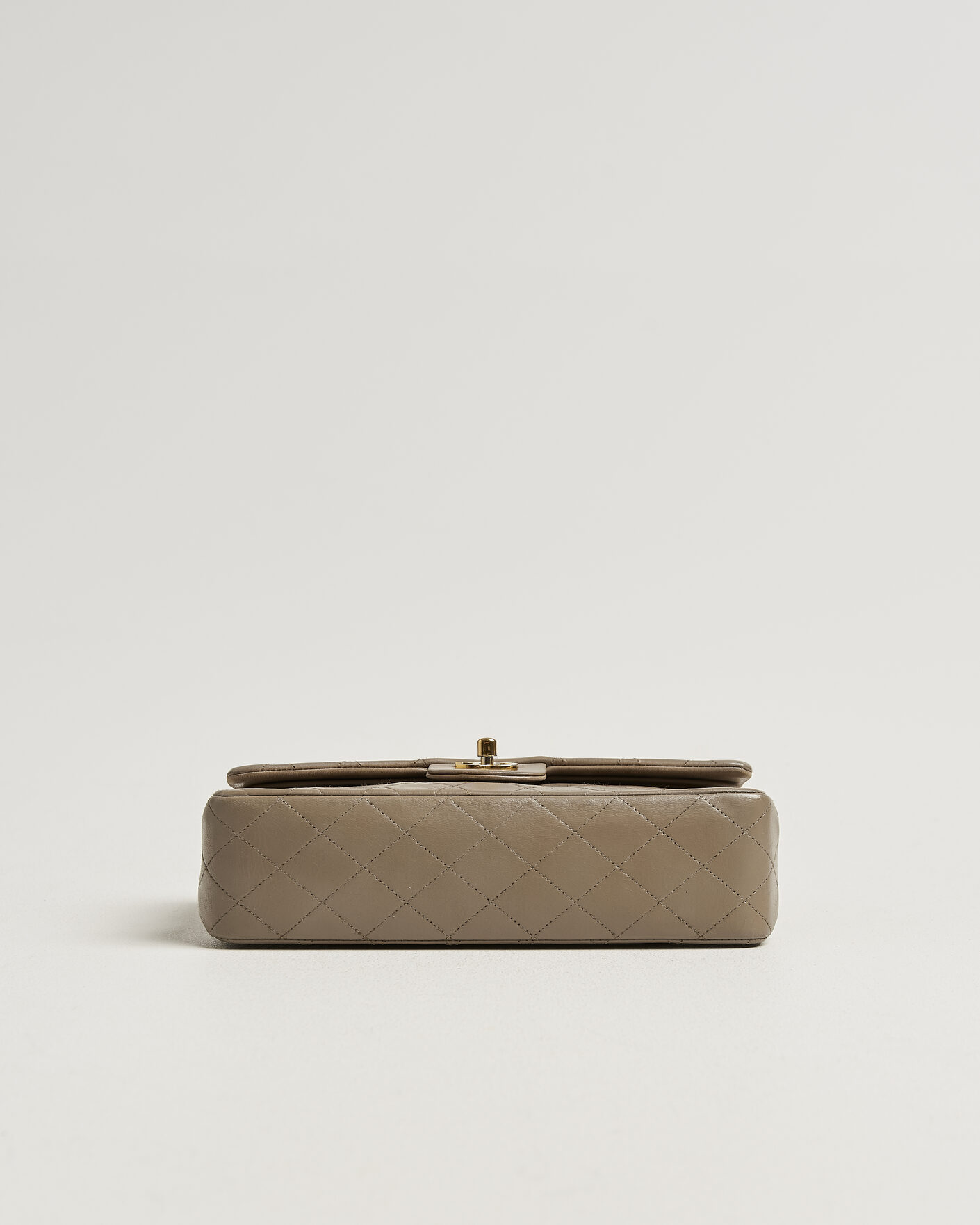 Herre | Pre-Owned & Vintage Bags | Chanel Pre-Owned | Classic Medium Double Flap Bag Lambskin Beige