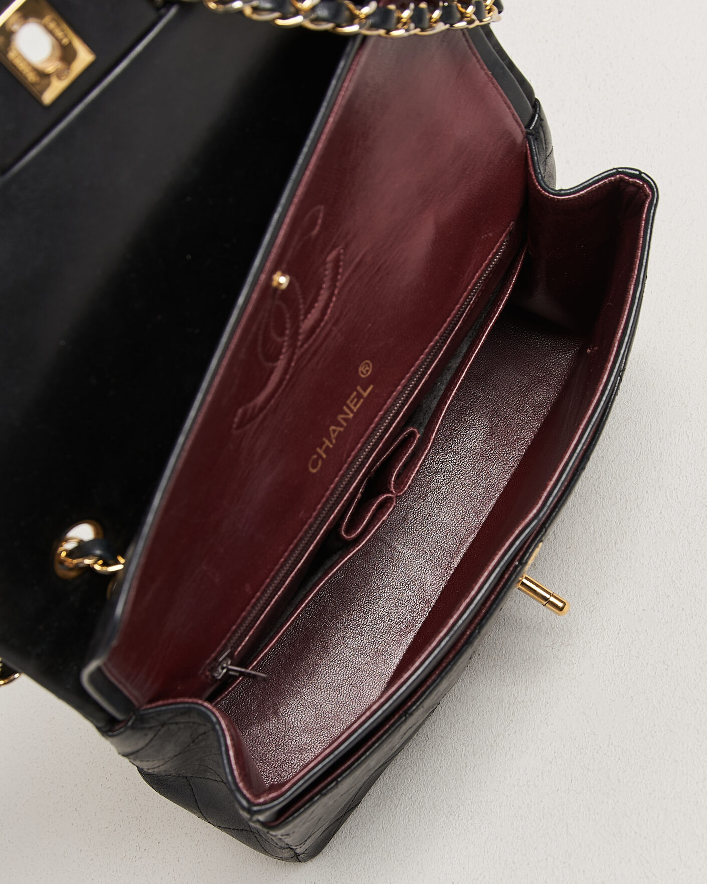 Herre | Pre-Owned & Vintage Bags | Chanel Pre-Owned | Classic Medium Square Double Flap Bag Lambskin Black