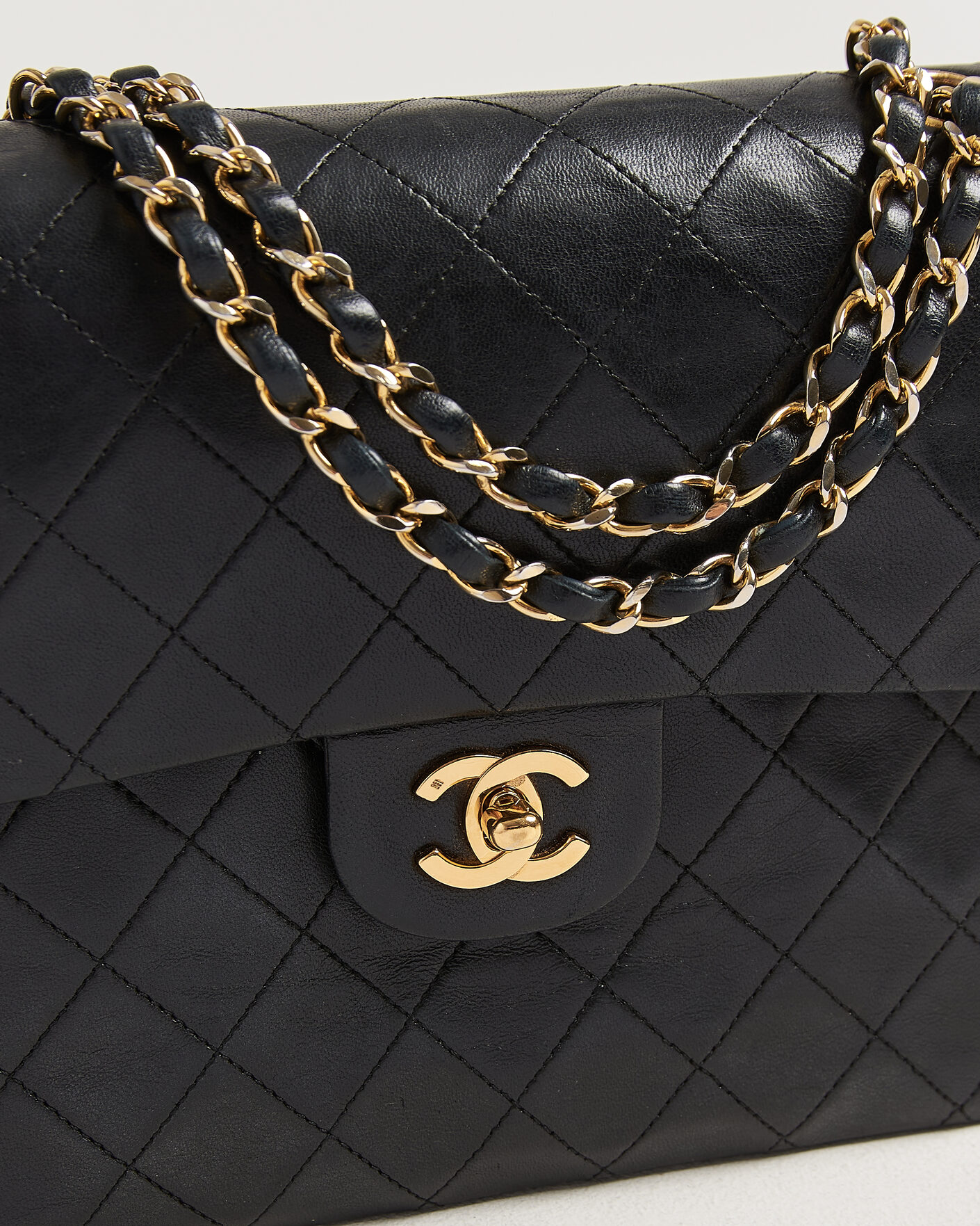 Herre | Pre-Owned & Vintage Bags | Chanel Pre-Owned | Classic Medium Square Double Flap Bag Lambskin Black