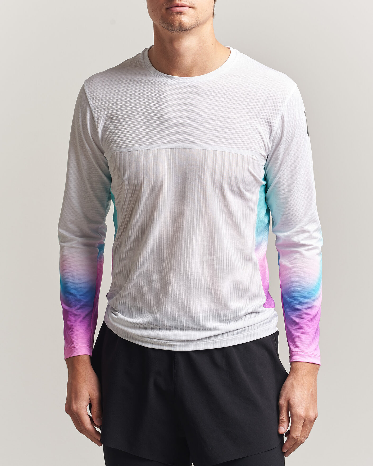 Herre | T-Shirts | SOAR Running | Hot Weather Long Sleeve Tee White/Blue