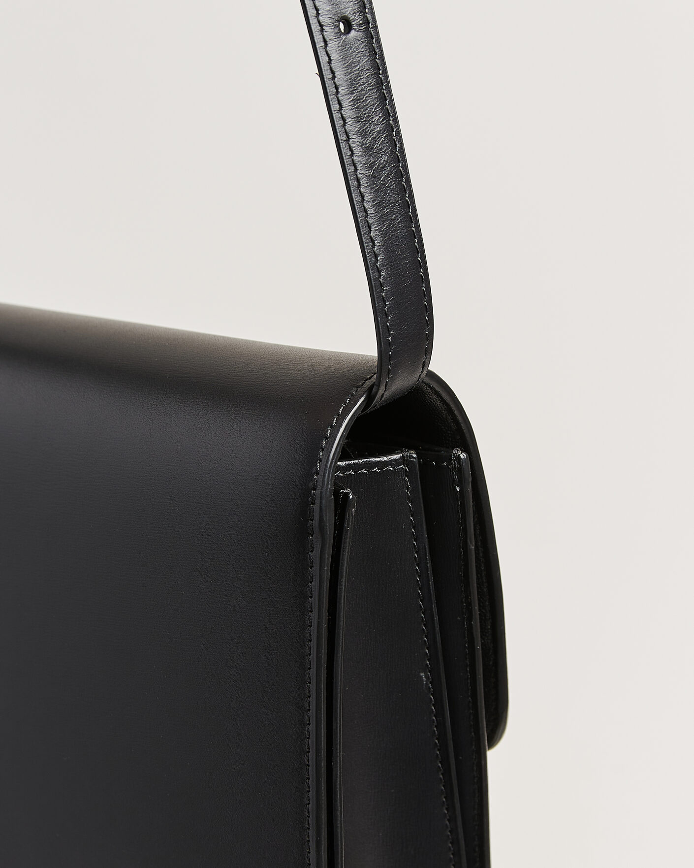 Herre | Pre-Owned & Vintage Bags | Celine Pre-Owned | Box Bag Medium Black