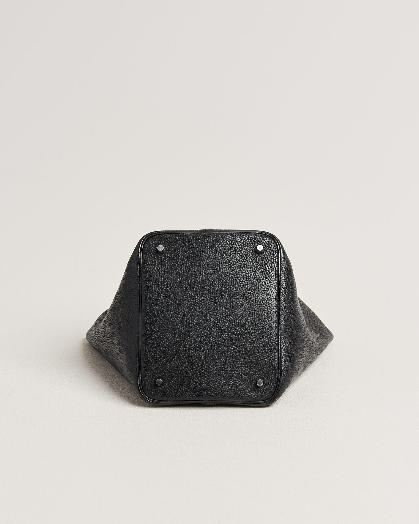 Herre | Pre-Owned & Vintage Bags | Hermès Pre-Owned | Picotin Lock 22 Taurillon Clemence Leather Black