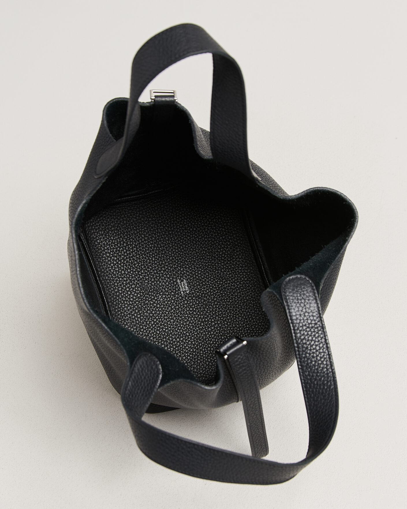 Herre | Pre-Owned & Vintage Bags | Hermès Pre-Owned | Picotin Lock 22 Taurillon Clemence Leather Black