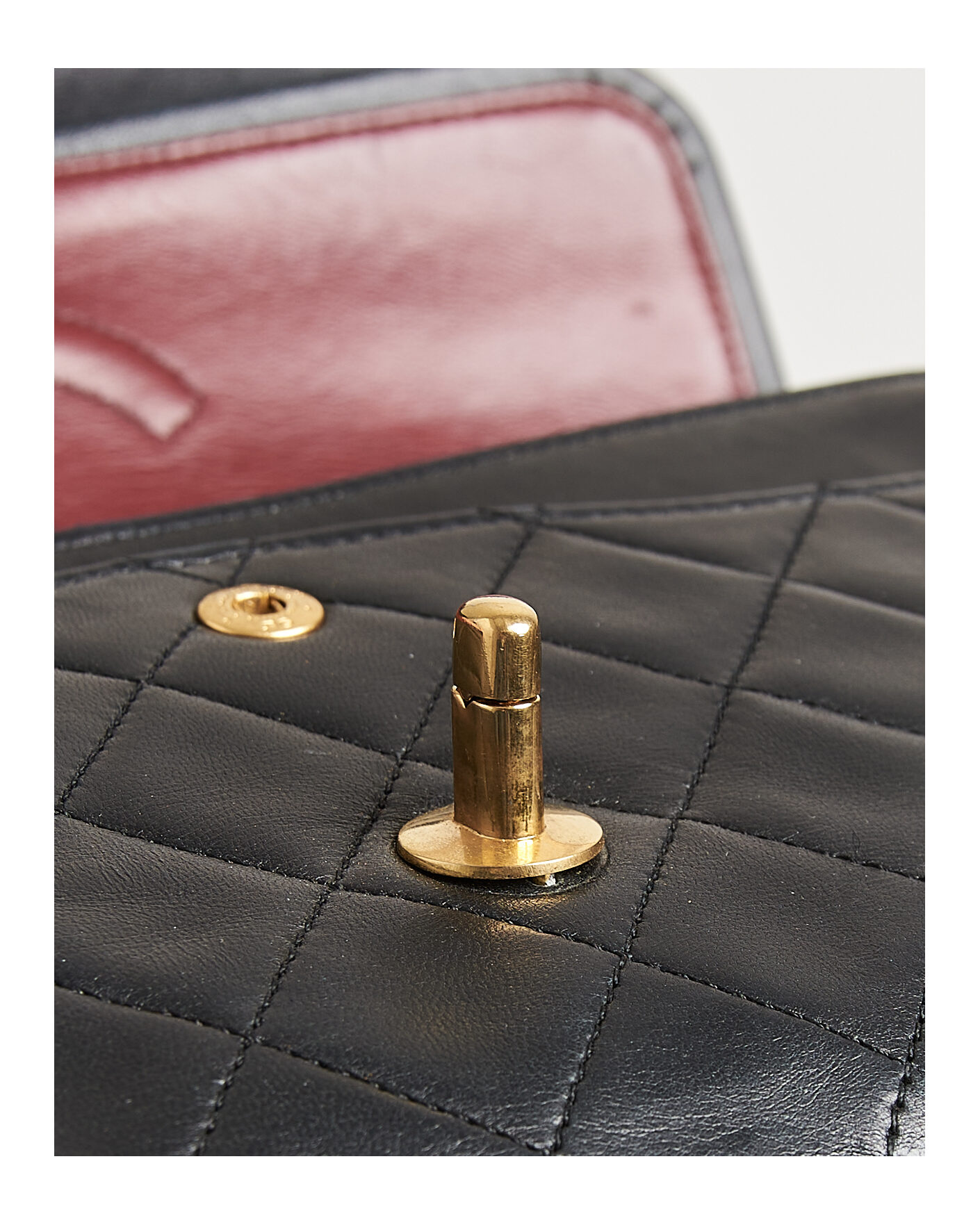 Herre | Pre-Owned & Vintage Bags | Chanel Pre-Owned | Classic Medium Double Flap Bag Lambskin Black