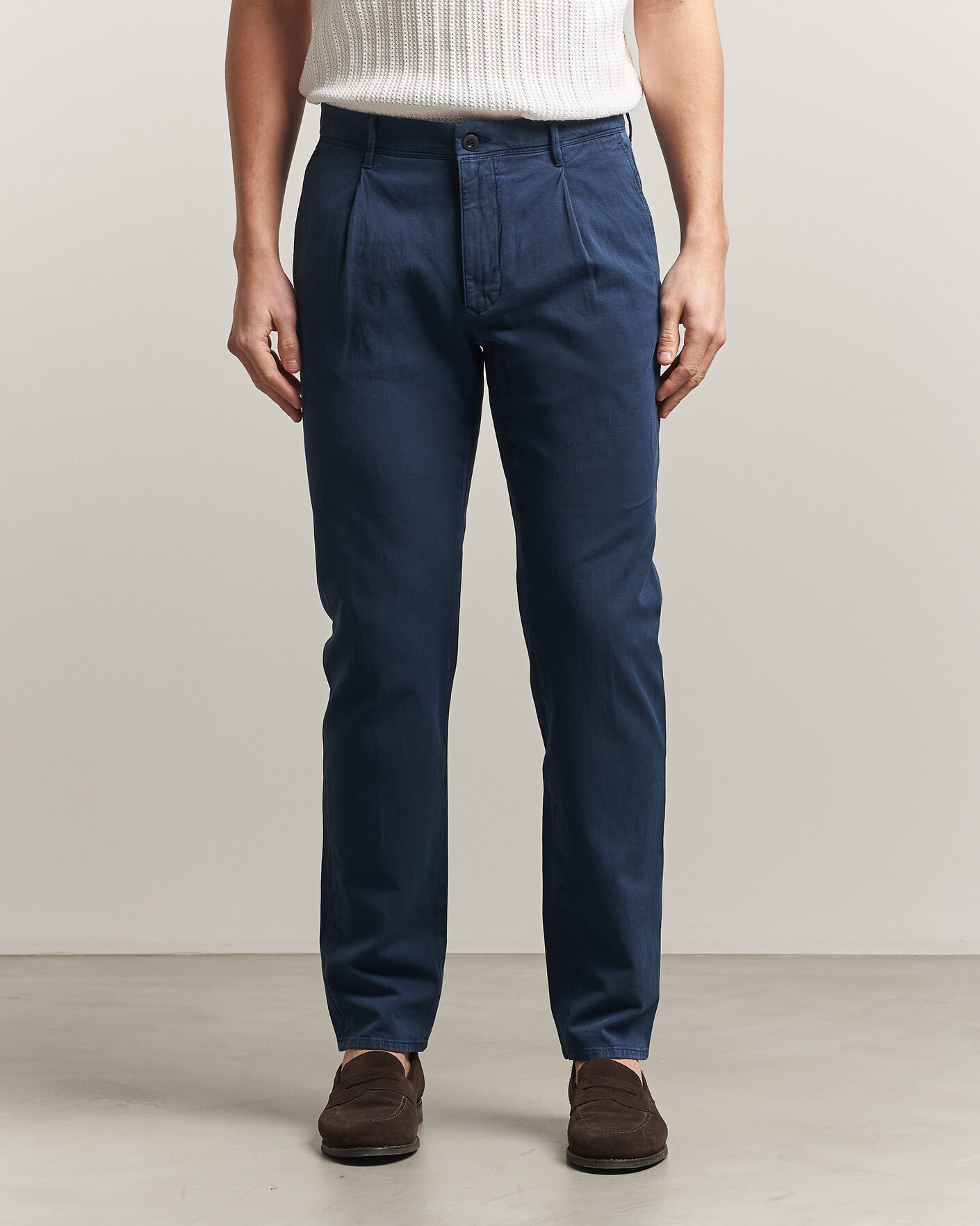 Herre | Bukser | Incotex | Tapered Fit Pleated Linen Slacks Navy