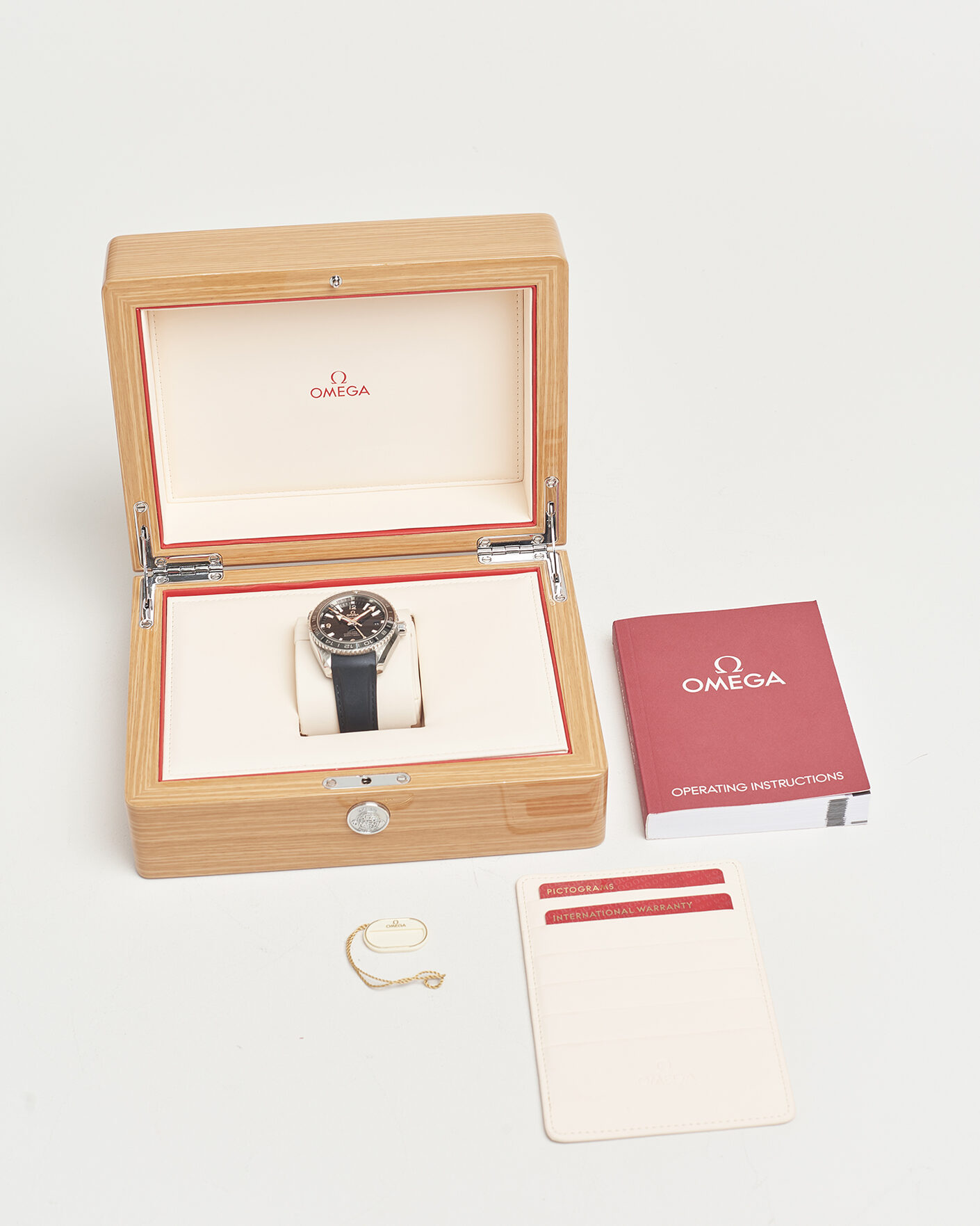 Herre | Pre-Owned & Vintage Watches | Omega Pre-Owned | Seamaster Planet Ocean 600M GMT 