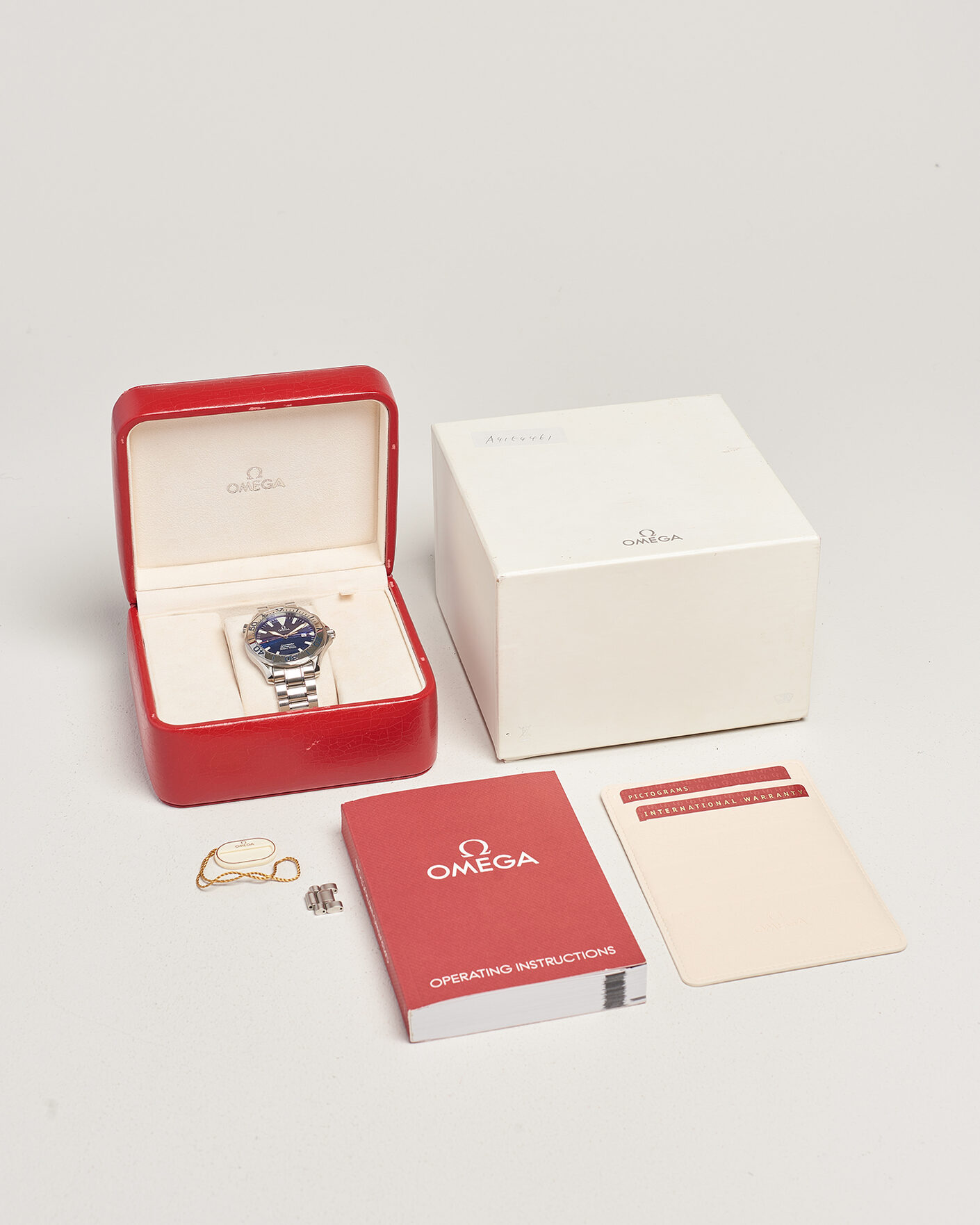 Herre | Pre-Owned & Vintage Watches | Omega Pre-Owned | Seamaster 300M Electric Blue 