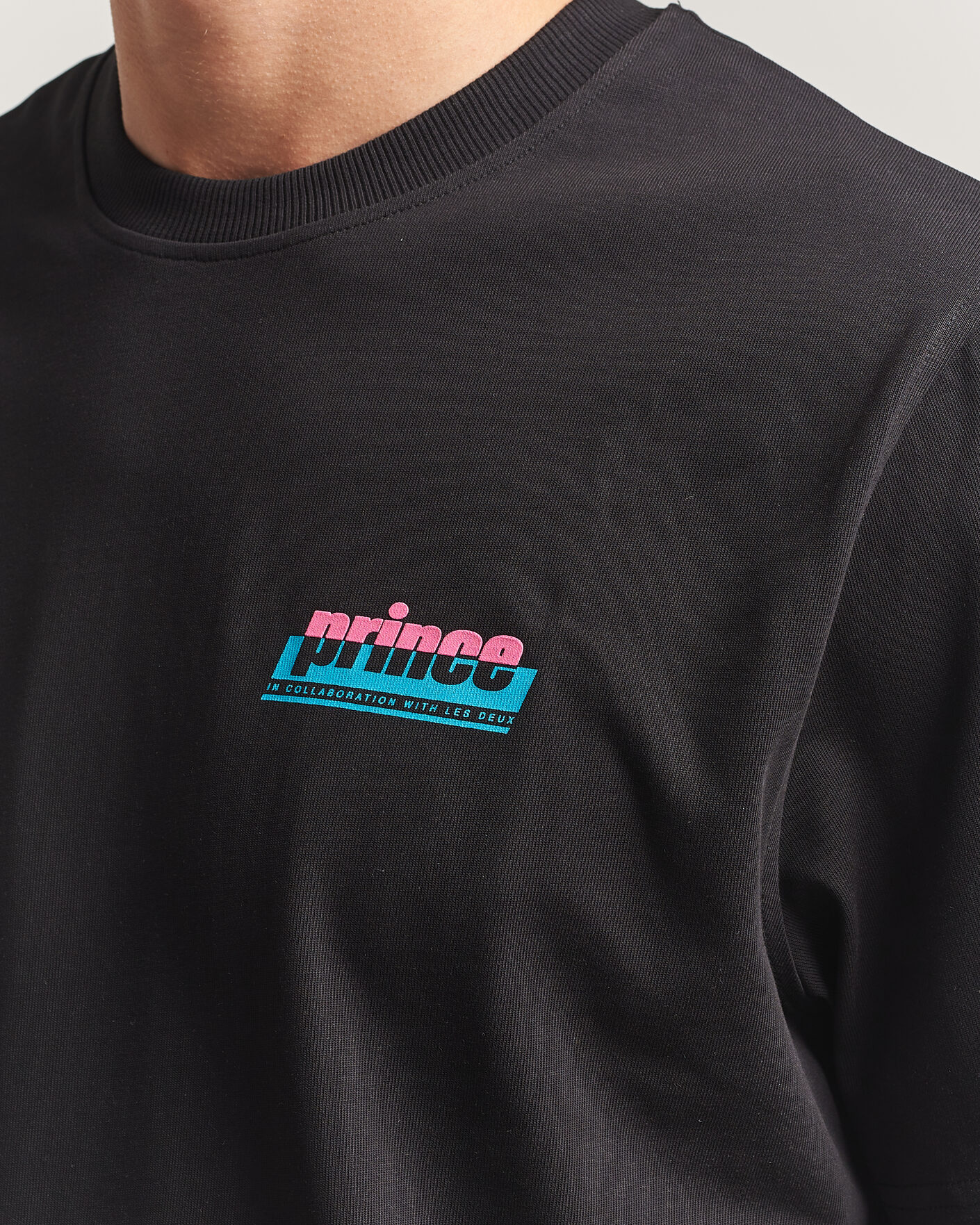 Herre | T-Shirts | LES DEUX | Prince P T-Shirt Black
