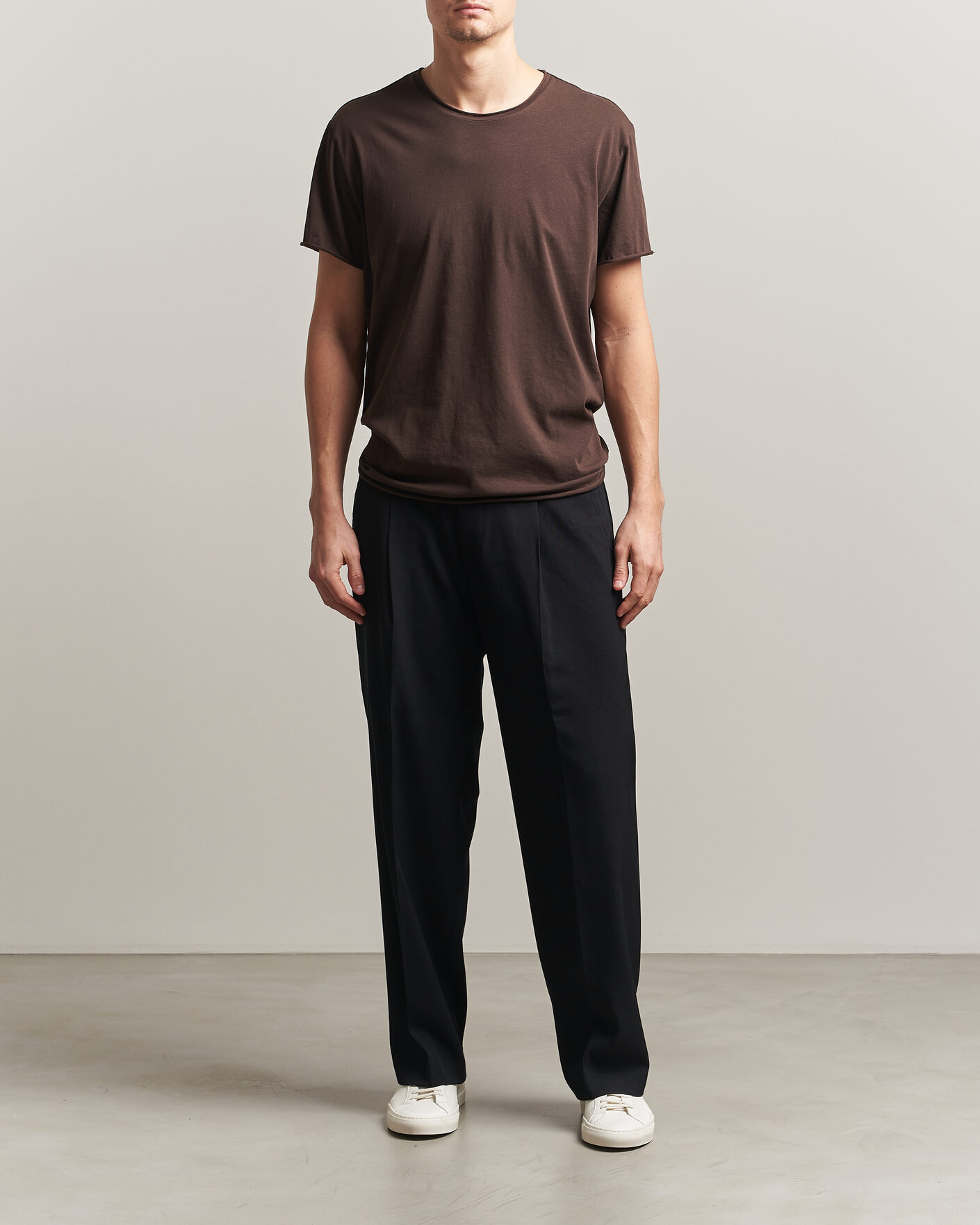 Herre | T-Shirts | Filippa K | Roll Neck Crew Neck T-Shirt Dark Chocolate