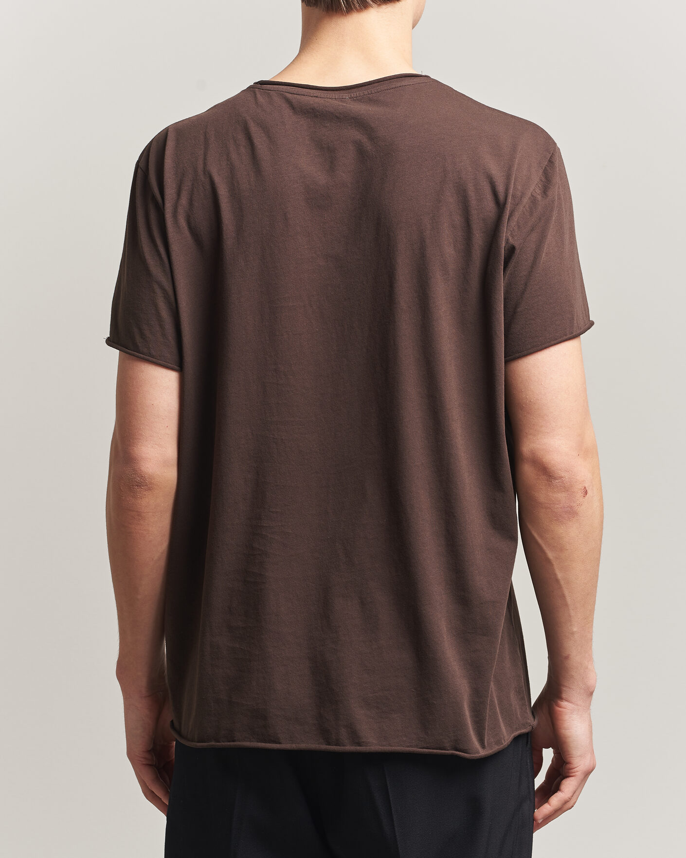 Herre | T-Shirts | Filippa K | Roll Neck Crew Neck T-Shirt Dark Chocolate