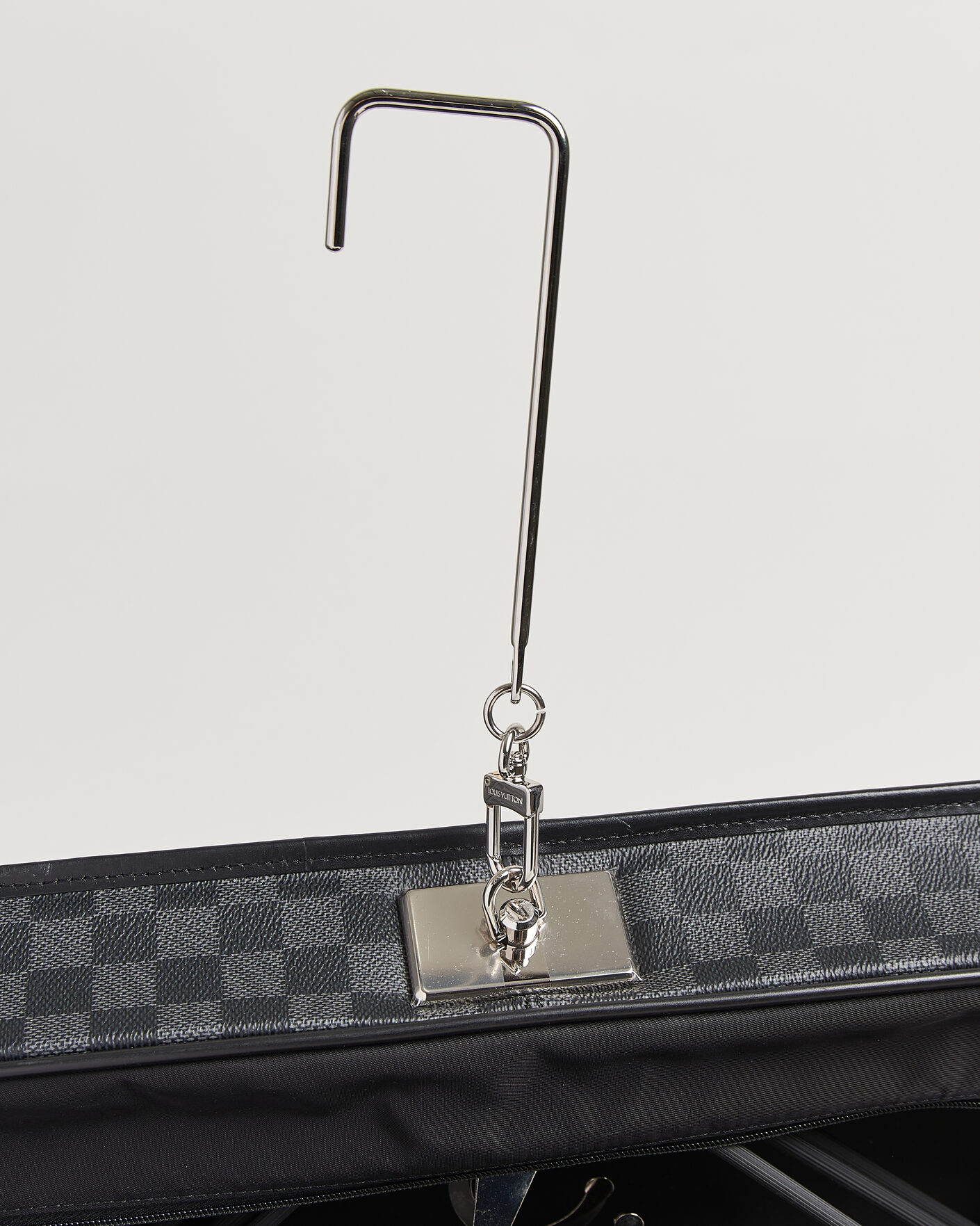 Herre | Pre-Owned & Vintage Bags | Louis Vuitton Pre-Owned | Garment Case Damier Graphite