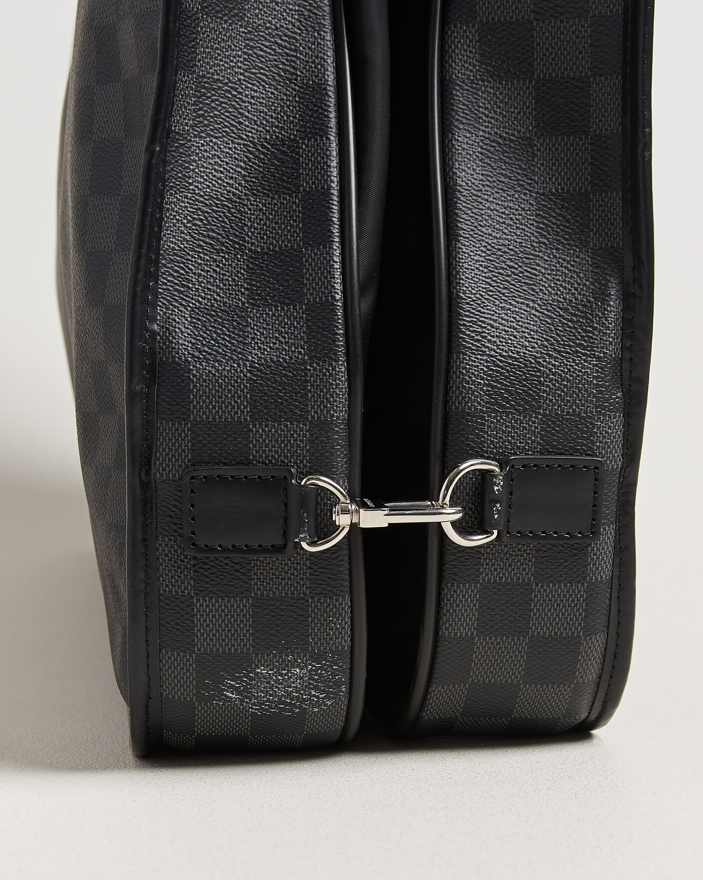 Herre | Pre-Owned & Vintage Bags | Louis Vuitton Pre-Owned | Garment Case Damier Graphite