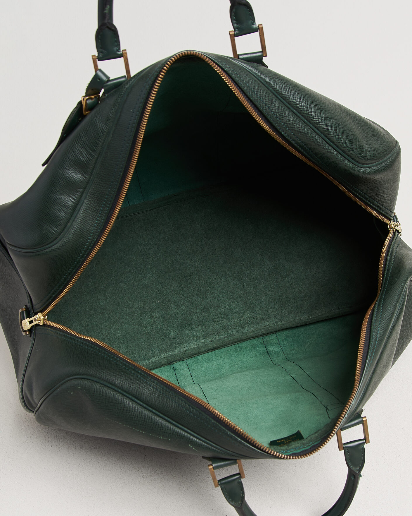 Herre | Pre-Owned & Vintage Bags | Louis Vuitton Pre-Owned | Taiga Kendall Weekend Bag GM Green