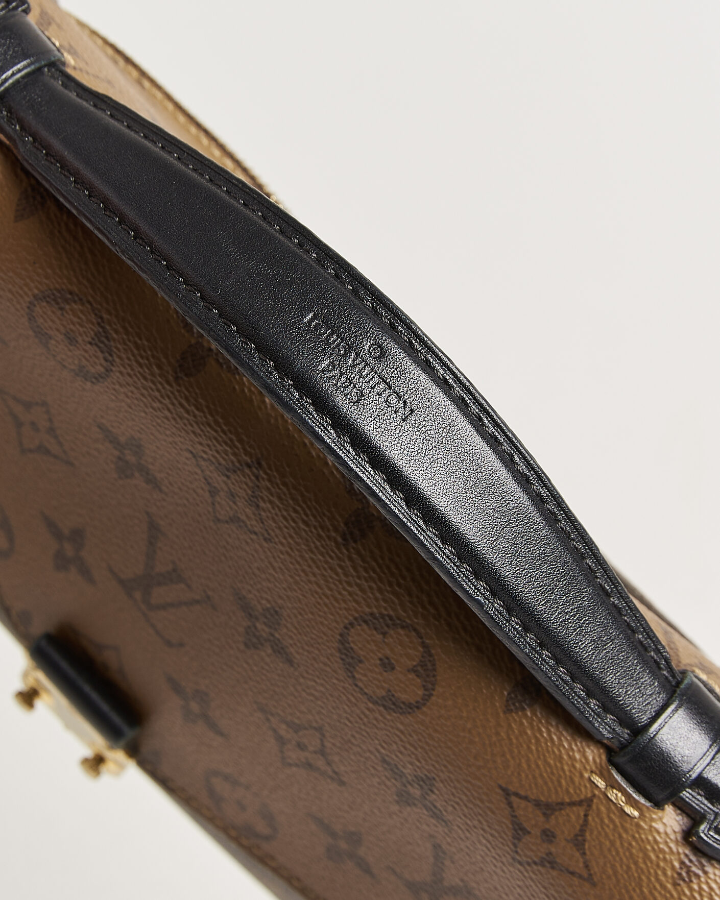 Herre | Pre-Owned & Vintage Bags | Louis Vuitton Pre-Owned | Pochette Métis Reverse Monogram