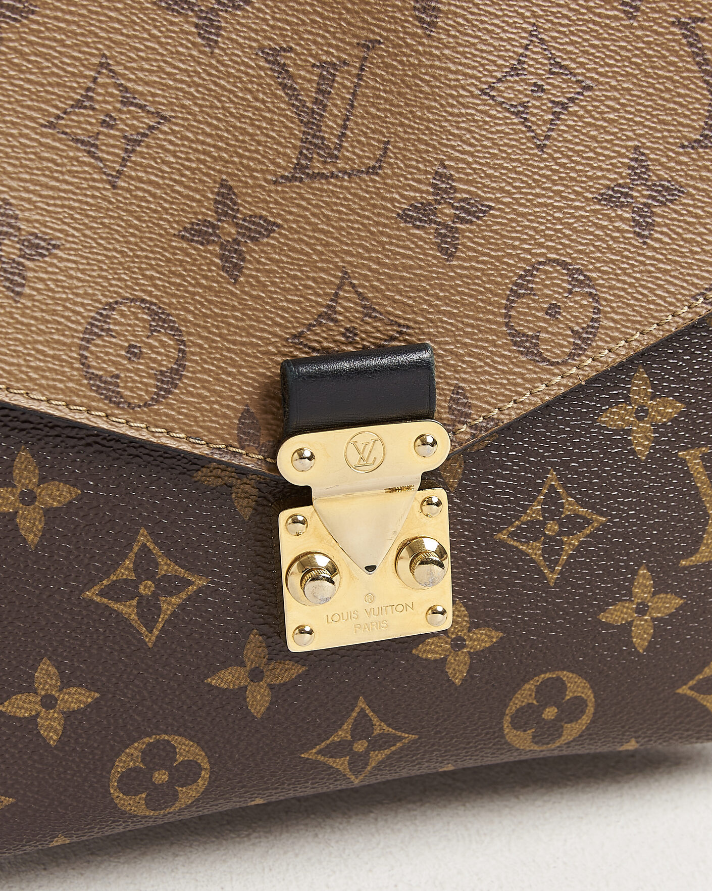 Herre | Pre-Owned & Vintage Bags | Louis Vuitton Pre-Owned | Pochette Métis Reverse Monogram