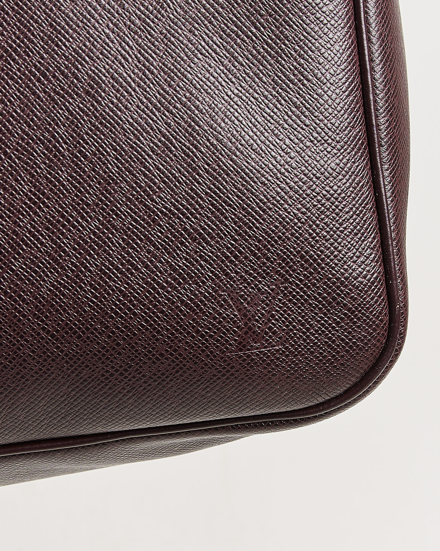 Herre | Pre-Owned & Vintage Bags | Louis Vuitton Pre-Owned | Taiga Kendall Weekend Bag PM Burgundy