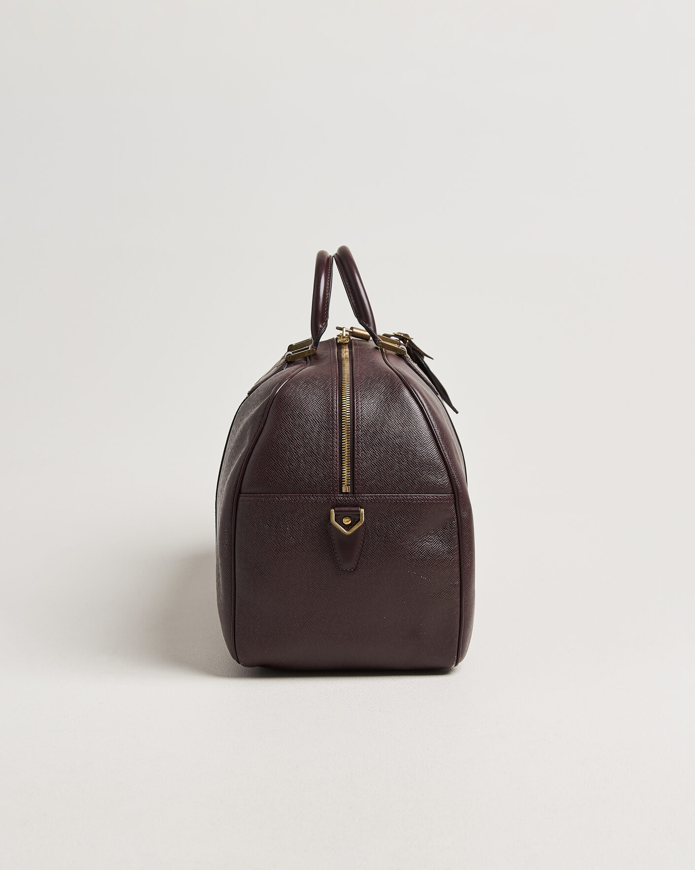 Herre | Pre-Owned & Vintage Bags | Louis Vuitton Pre-Owned | Taiga Kendall Weekend Bag PM Burgundy