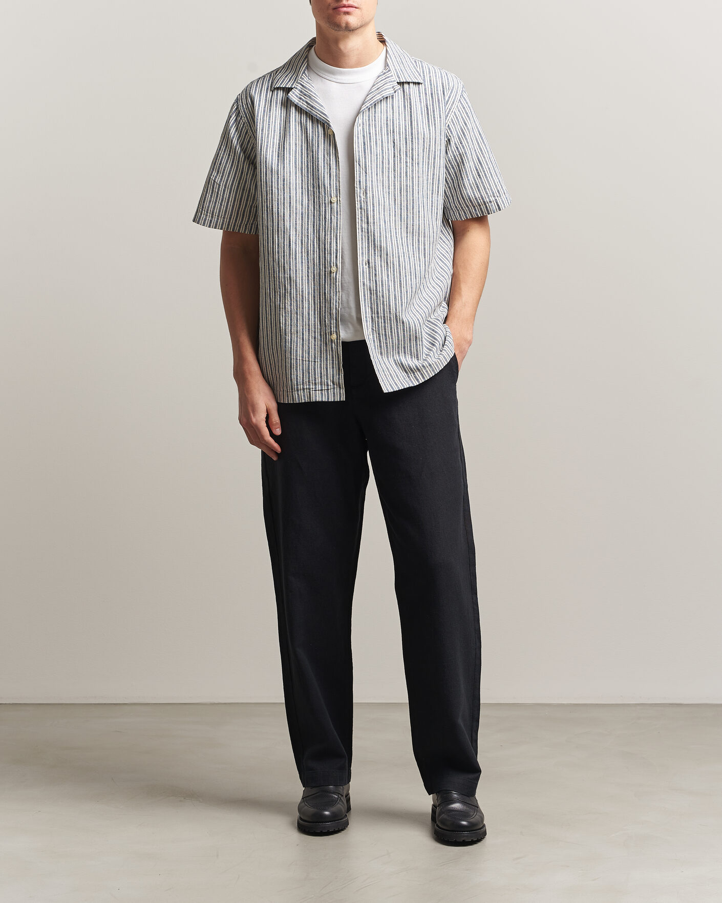 Herre | Skjorter | LES DEUX | Stripe Cotton/Linen Short Sleeve Shirt Dark Blue