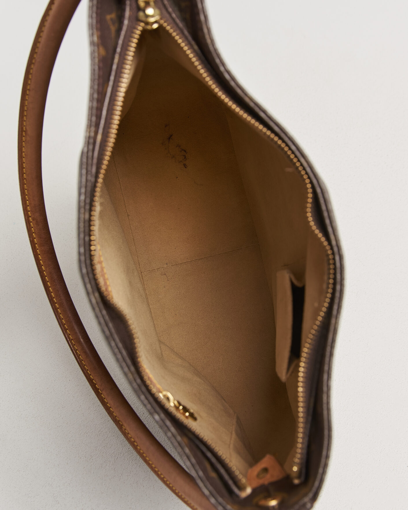 Herre | Pre-Owned & Vintage Bags | Louis Vuitton Pre-Owned | Looping Handbag GM Monogram