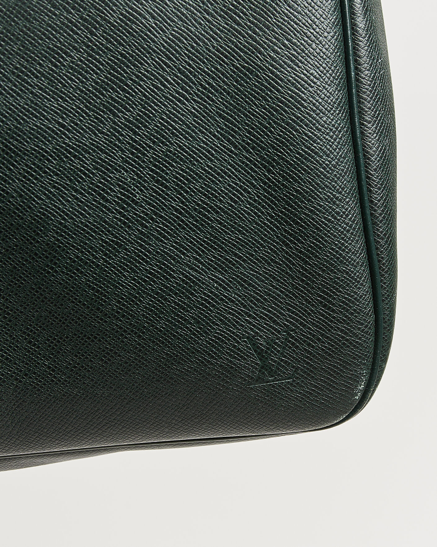 Herre | Pre-Owned & Vintage Bags | Louis Vuitton Pre-Owned | Taiga Kendall GM Bag Green