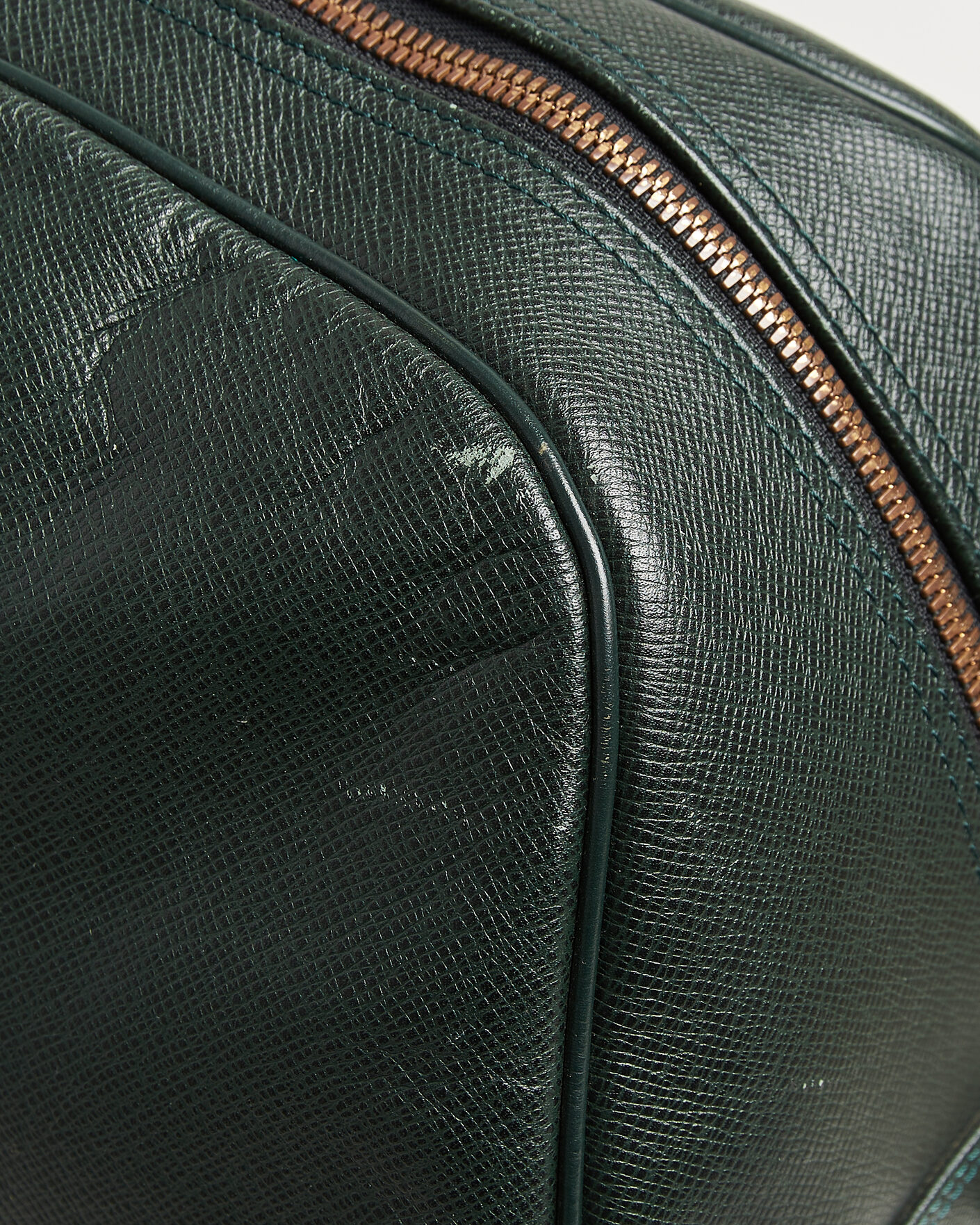 Herre | Pre-Owned & Vintage Bags | Louis Vuitton Pre-Owned | Taiga Kendall GM Bag Green