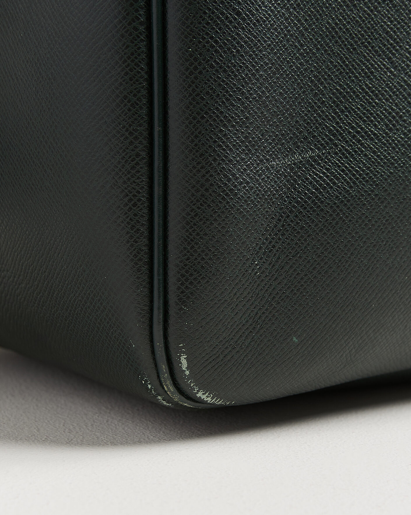 Herre | Pre-Owned & Vintage Bags | Louis Vuitton Pre-Owned | Taiga Kendall GM Bag Green