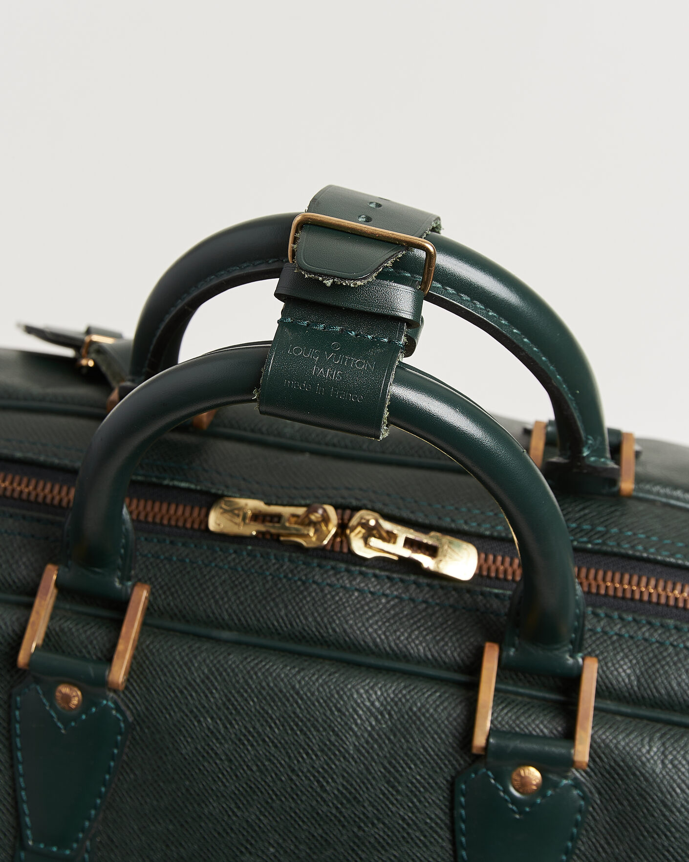 Herre | Pre-Owned & Vintage Bags | Louis Vuitton Pre-Owned | Taiga Kendall GM Bag Green