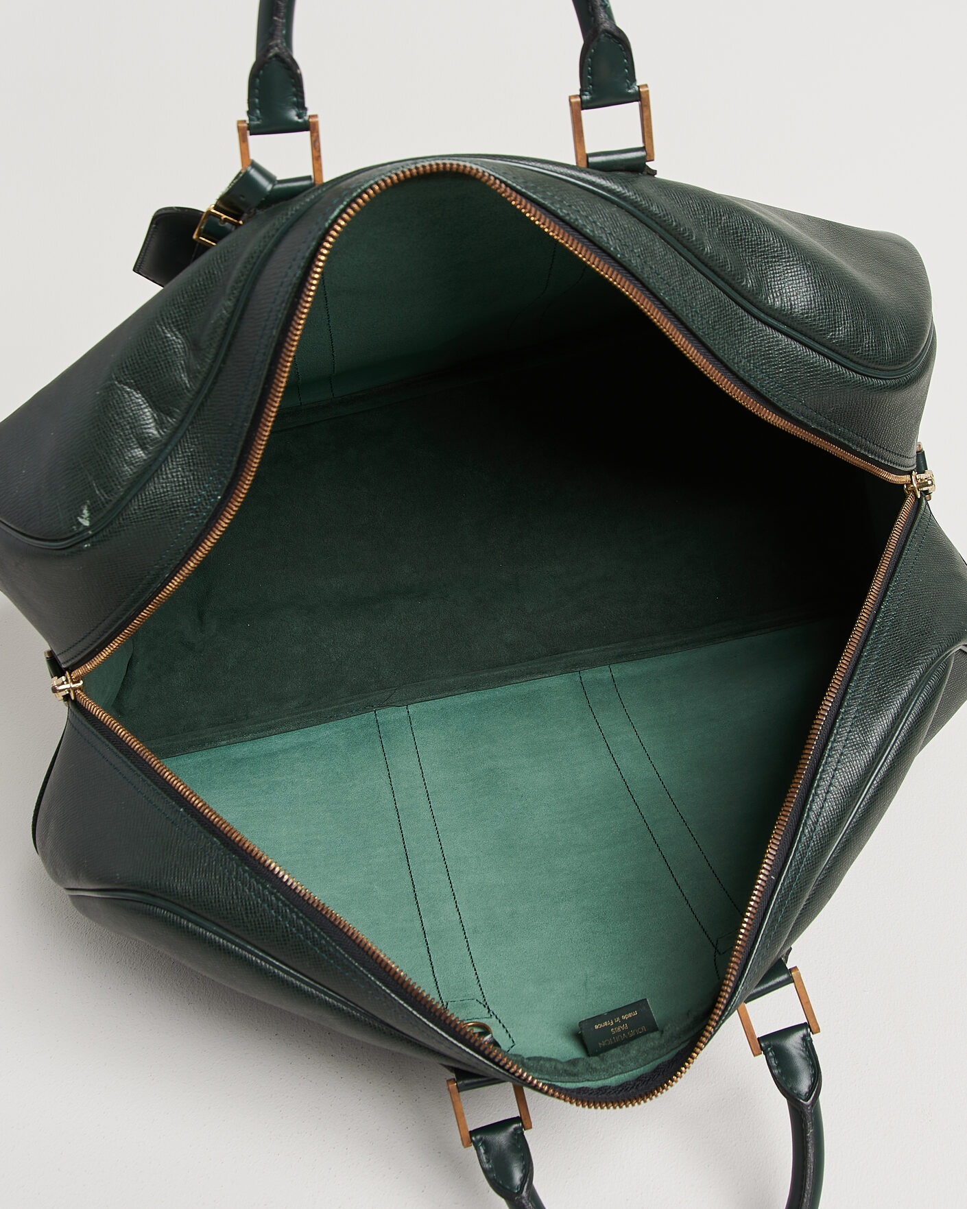 Herre | Pre-Owned & Vintage Bags | Louis Vuitton Pre-Owned | Taiga Kendall GM Bag Green