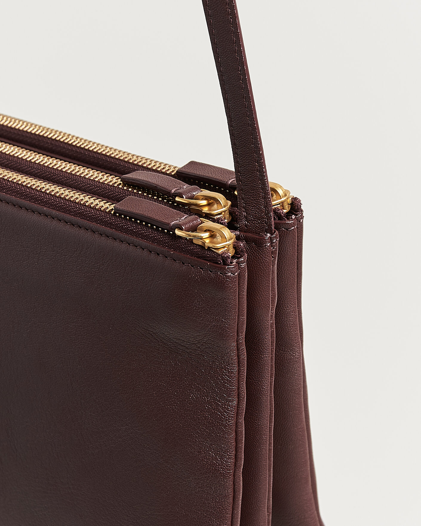 Herre | Pre-Owned & Vintage Bags | Celine Pre-Owned | Trio Bag Medium Leather Burgundy