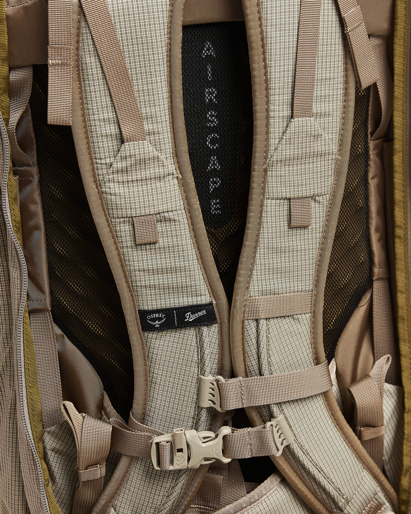 Herre | Tasker | Osprey | X Danner Farpoint 40 Sawdust - Latte Brown