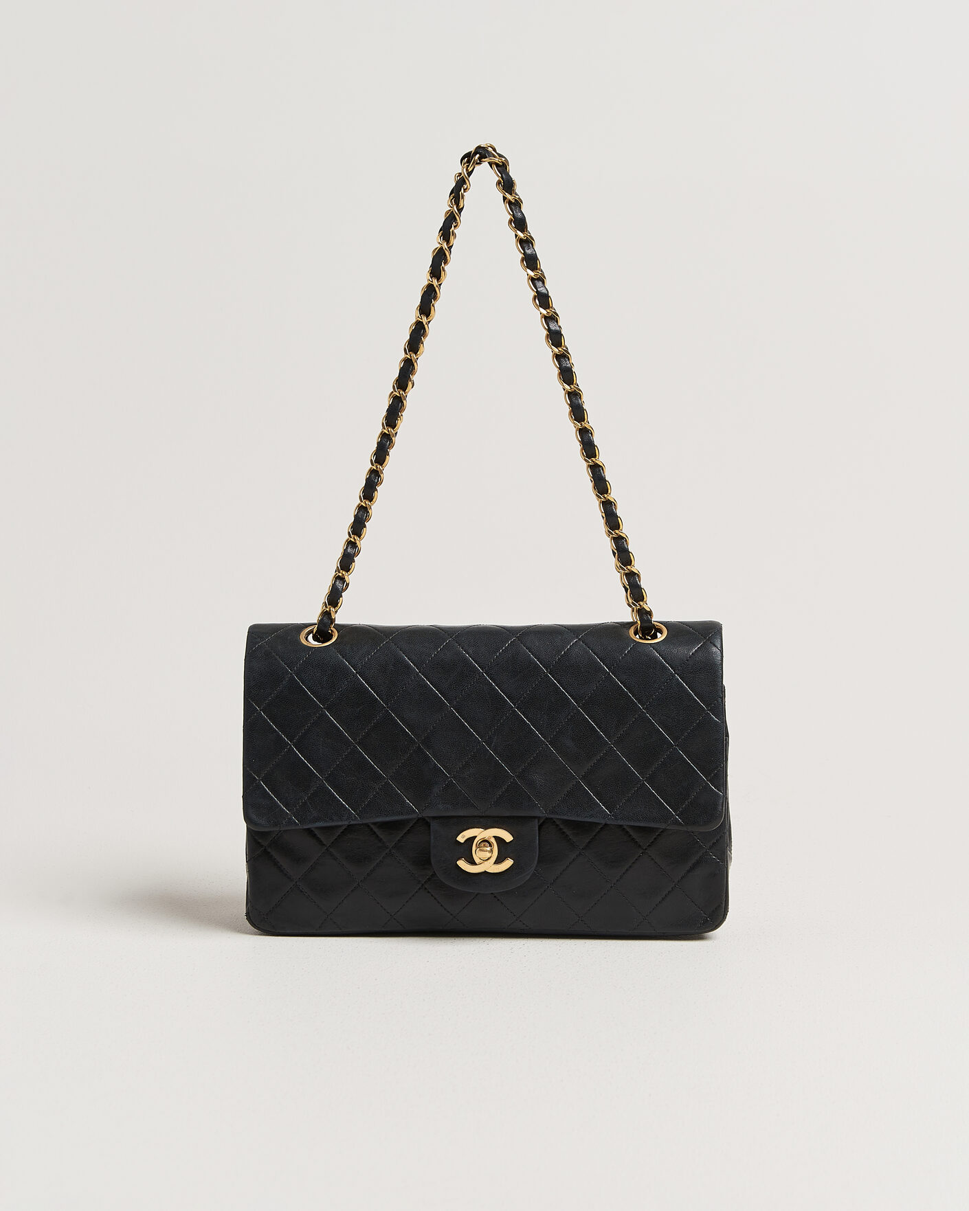 Herre | Pre-Owned & Vintage Bags | Chanel Pre-Owned | Classic Medium Double Flap Bag Black