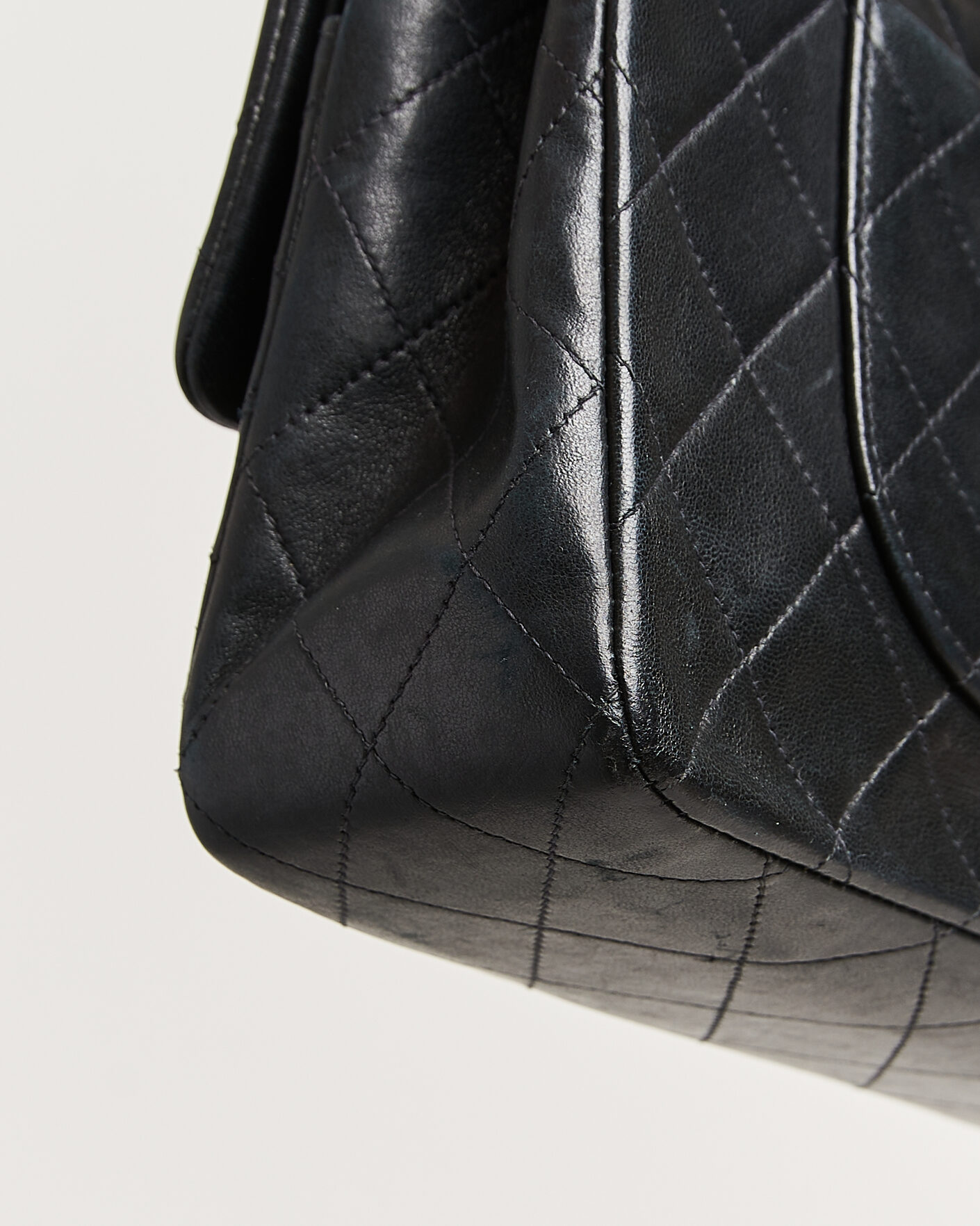 Herre | Pre-Owned & Vintage Bags | Chanel Pre-Owned | Classic Medium Double Flap Bag Black
