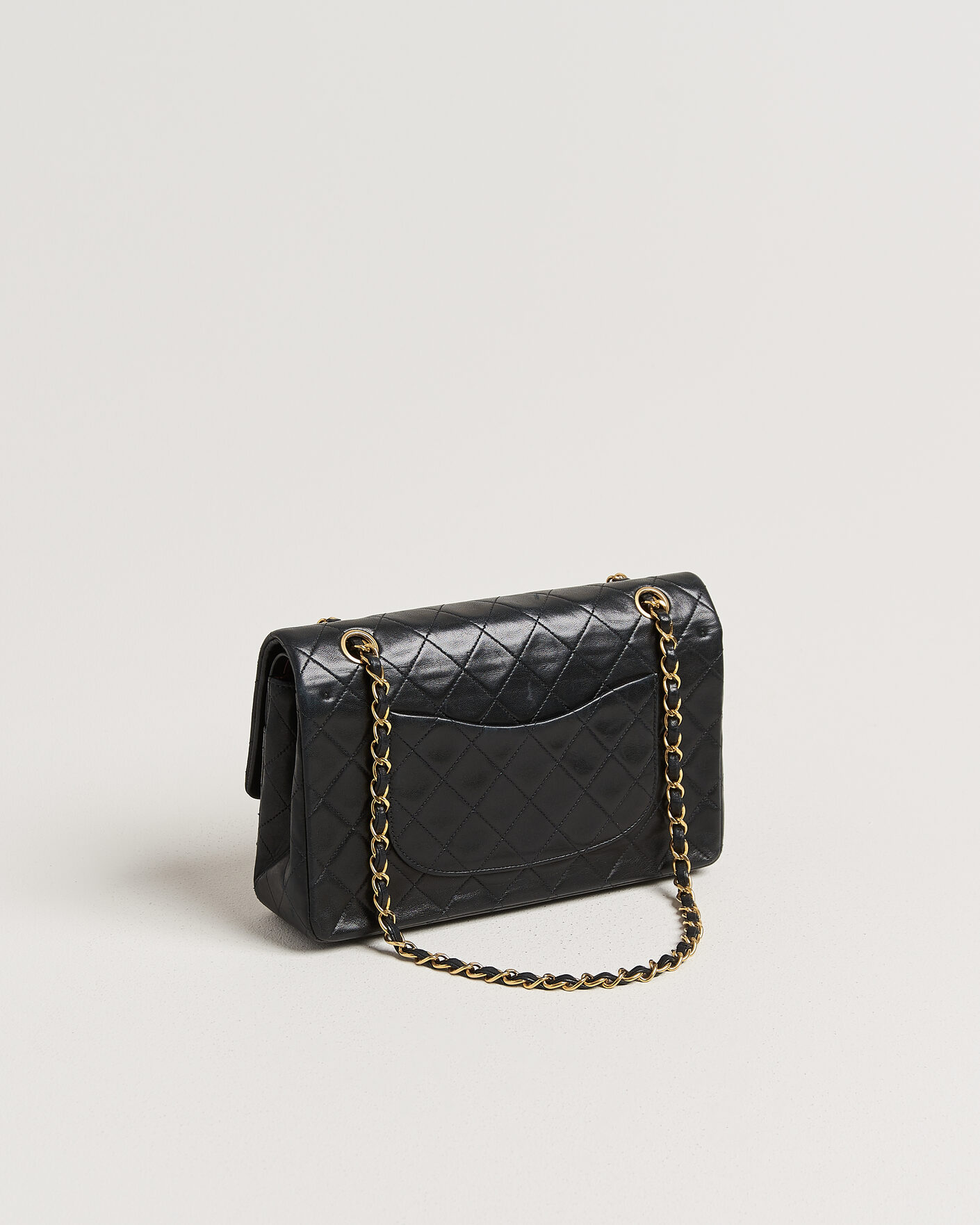 Herre | Pre-Owned & Vintage Bags | Chanel Pre-Owned | Classic Medium Double Flap Bag Black