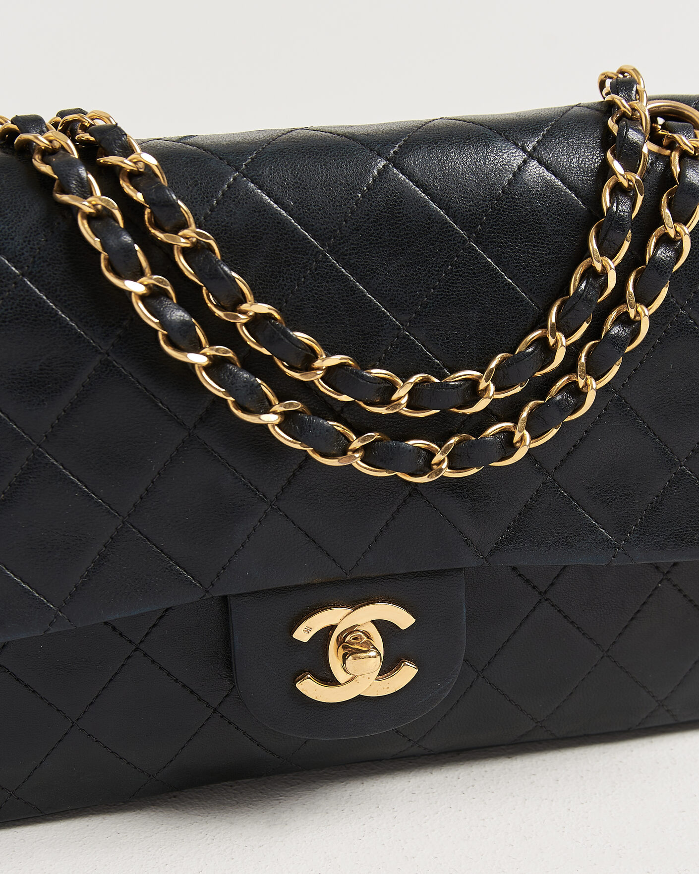 Herre | Pre-Owned & Vintage Bags | Chanel Pre-Owned | Classic Medium Double Flap Bag Black