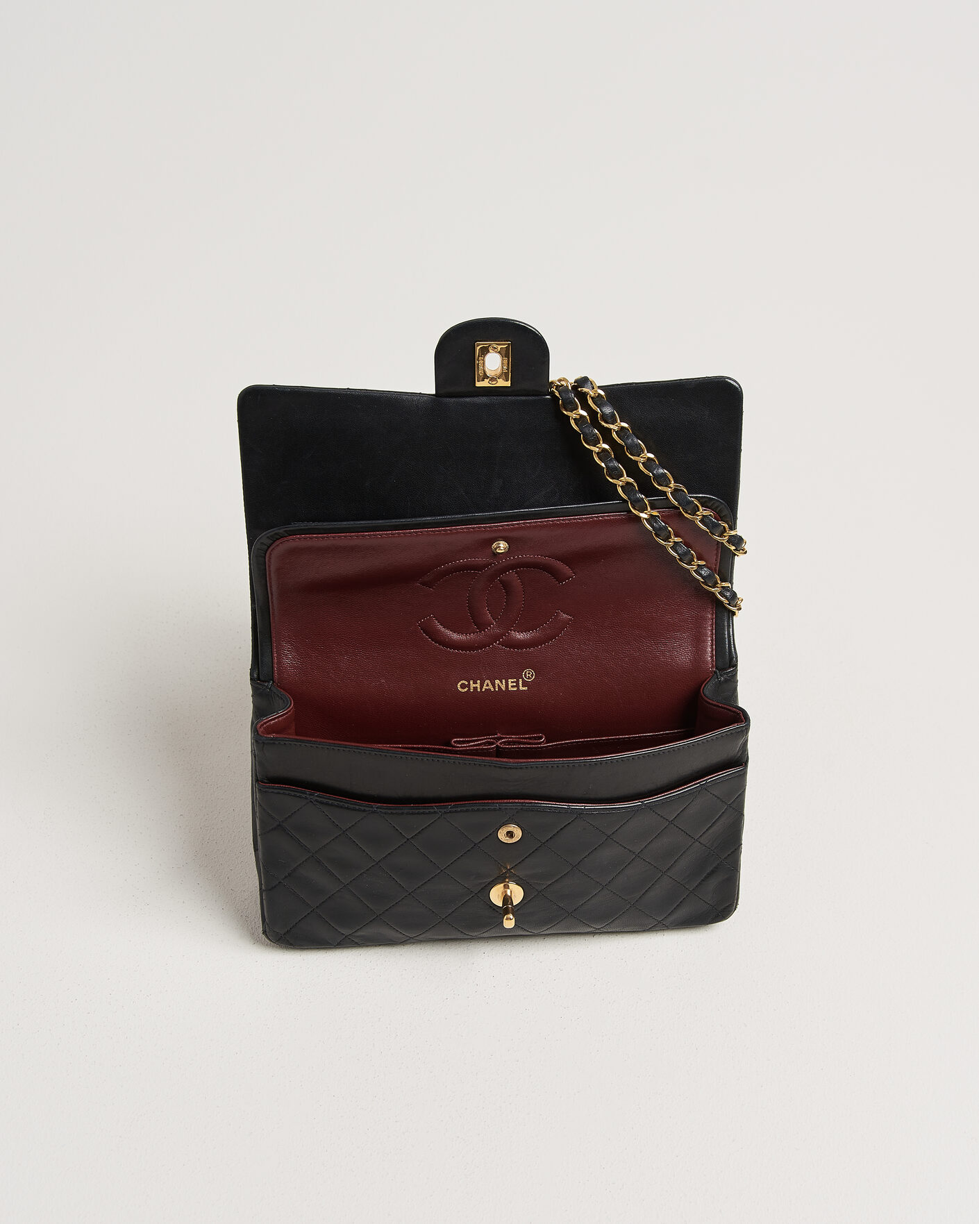 Herre | Chanel Pre-Owned Classic Medium Double Flap Bag Black | Chanel Pre-Owned | Classic Medium Double Flap Bag Black