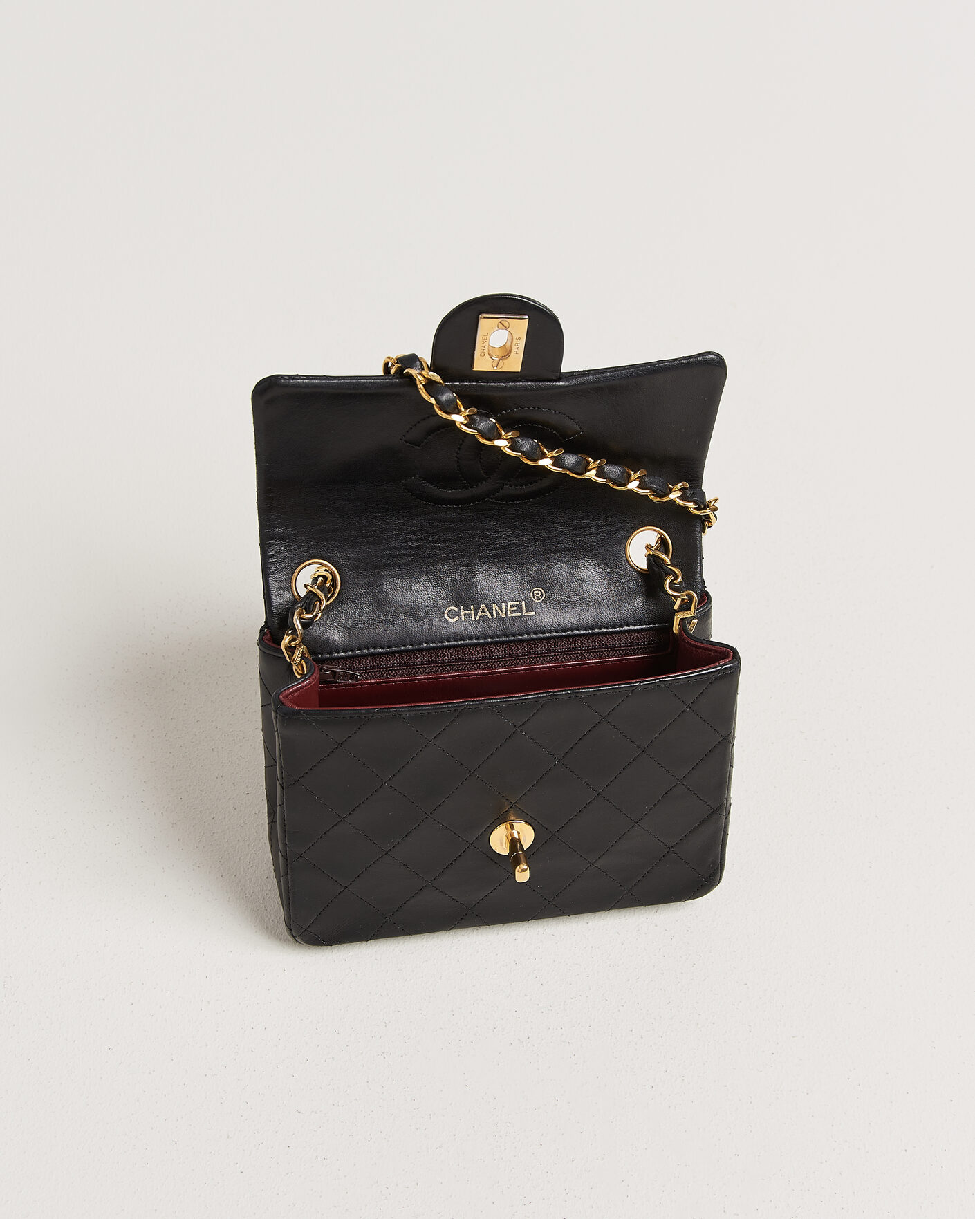 Herre | Pre-Owned & Vintage Bags | Chanel Pre-Owned | Classic Mini Single Flap Square Bag Black
