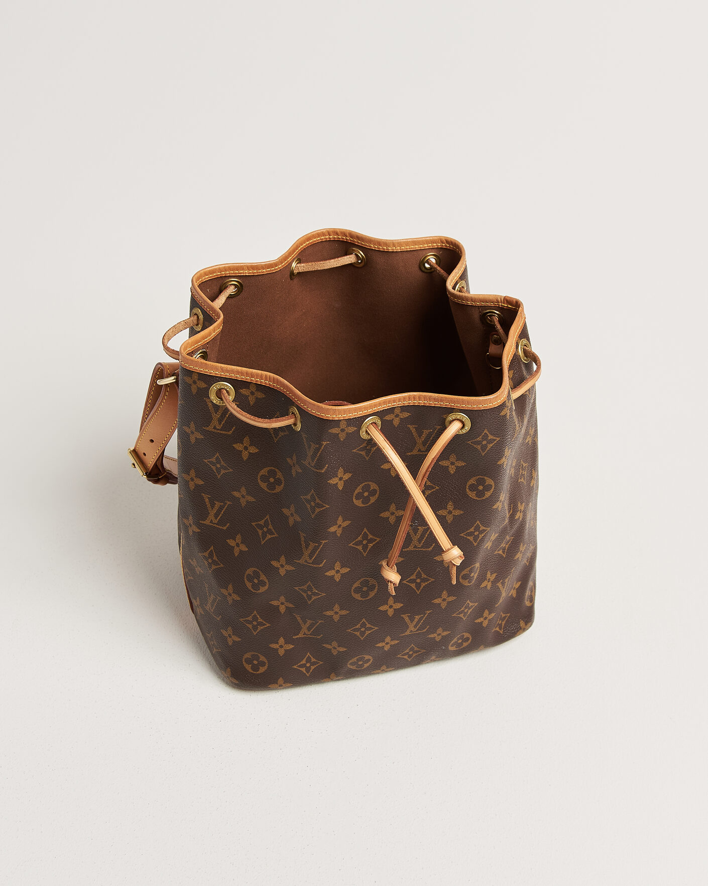 Herre | Pre-Owned & Vintage Bags | Louis Vuitton Pre-Owned | Petit Noé Monogram