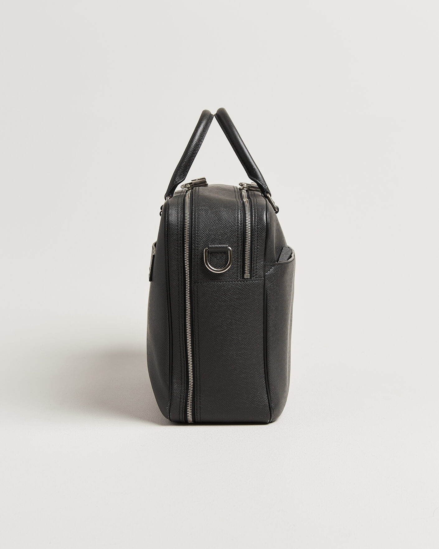 Herre | Pre-Owned & Vintage Bags | Louis Vuitton Pre-Owned | Overnight Bag Taiga Leather Black