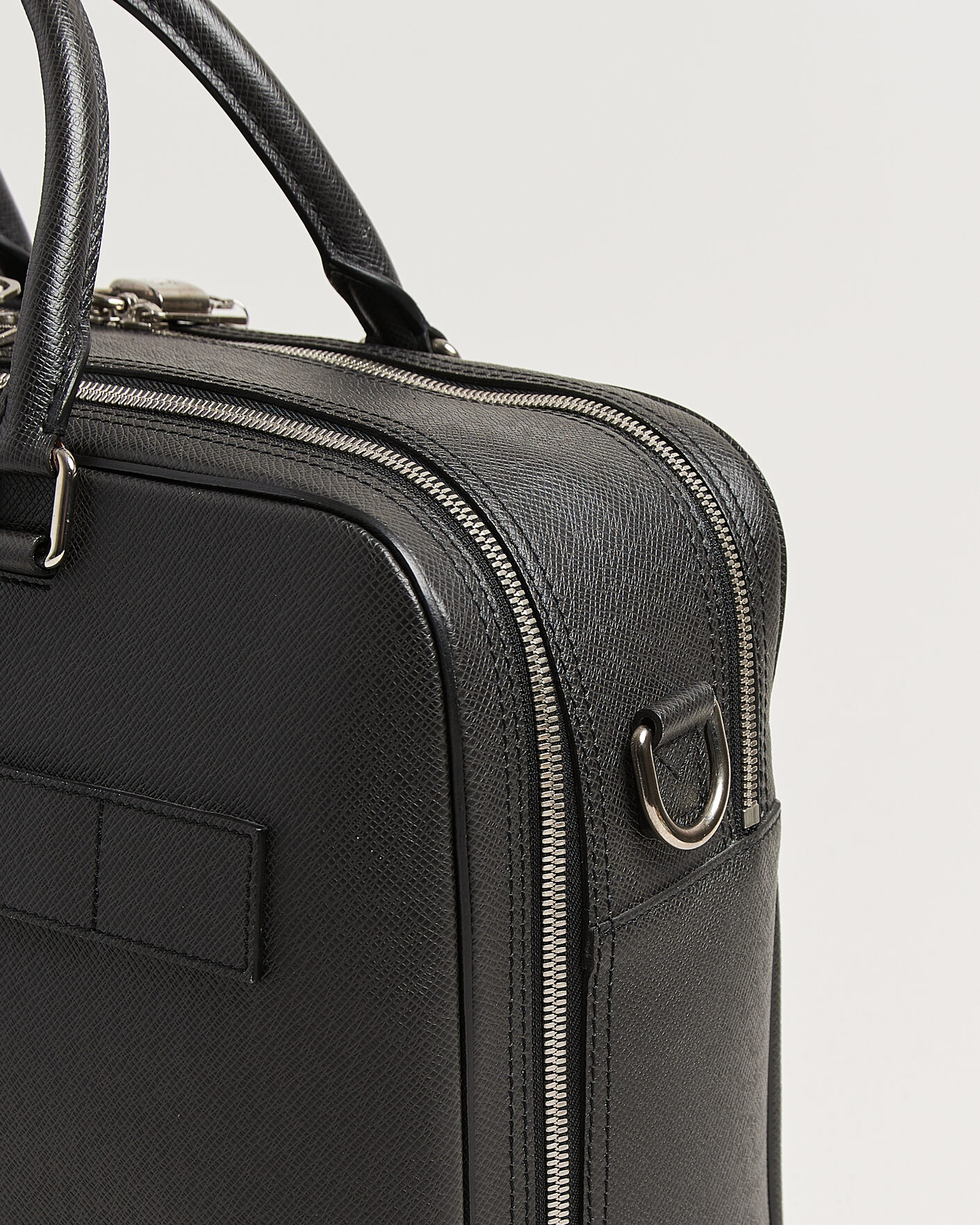 Herre | Pre-Owned & Vintage Bags | Louis Vuitton Pre-Owned | Overnight Bag Taiga Leather Black