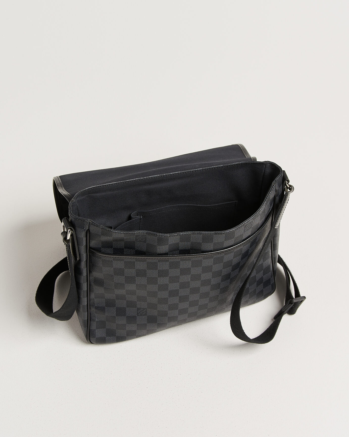 Herre | Pre-Owned & Vintage Bags | Louis Vuitton Pre-Owned | Daniel MM Shoulder Bag Damier Graphite