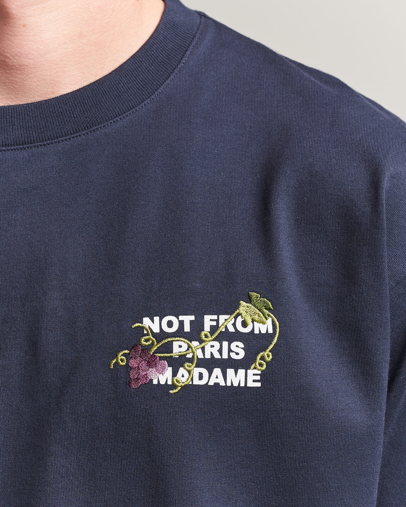 Herre | T-Shirts | Drôle de Monsieur | Vine Embroidered Slogan T-Shirt Navy