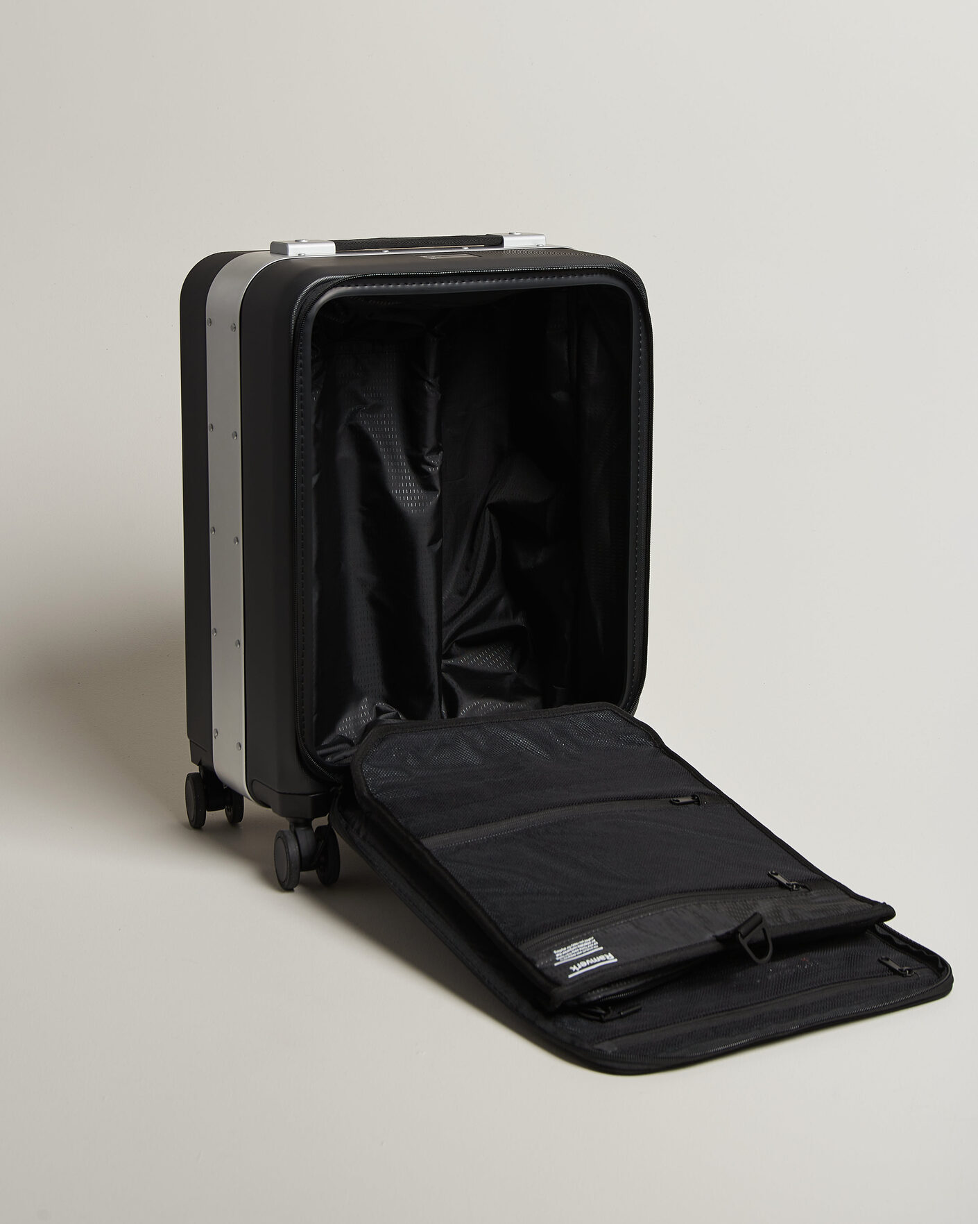 Herre | Tasker | DB | Ramverk Pro Front-Access Carry On Silver/Black