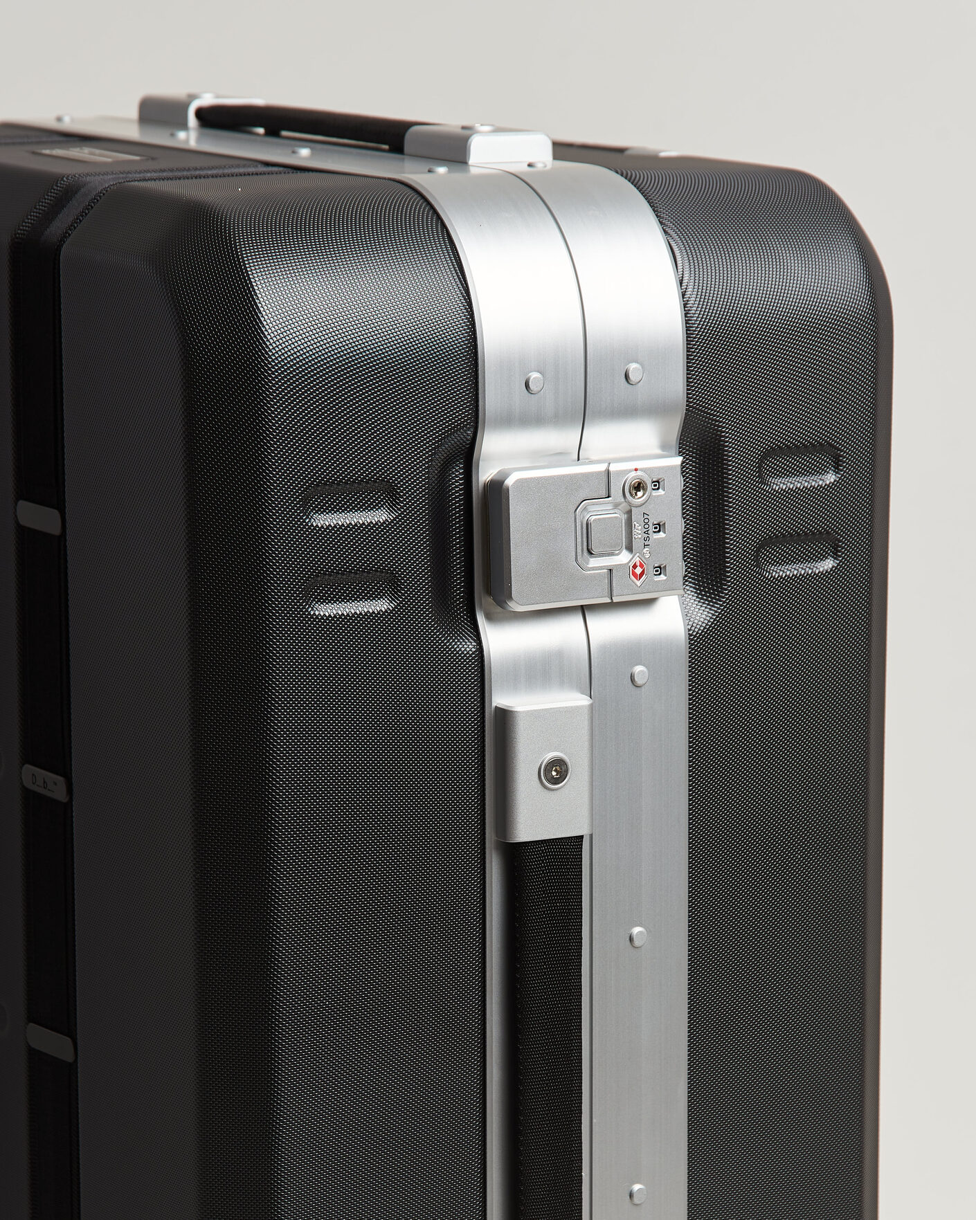 Herre | Tasker | DB | Ramverk Pro Check-In Luggage Medium Silver/Black