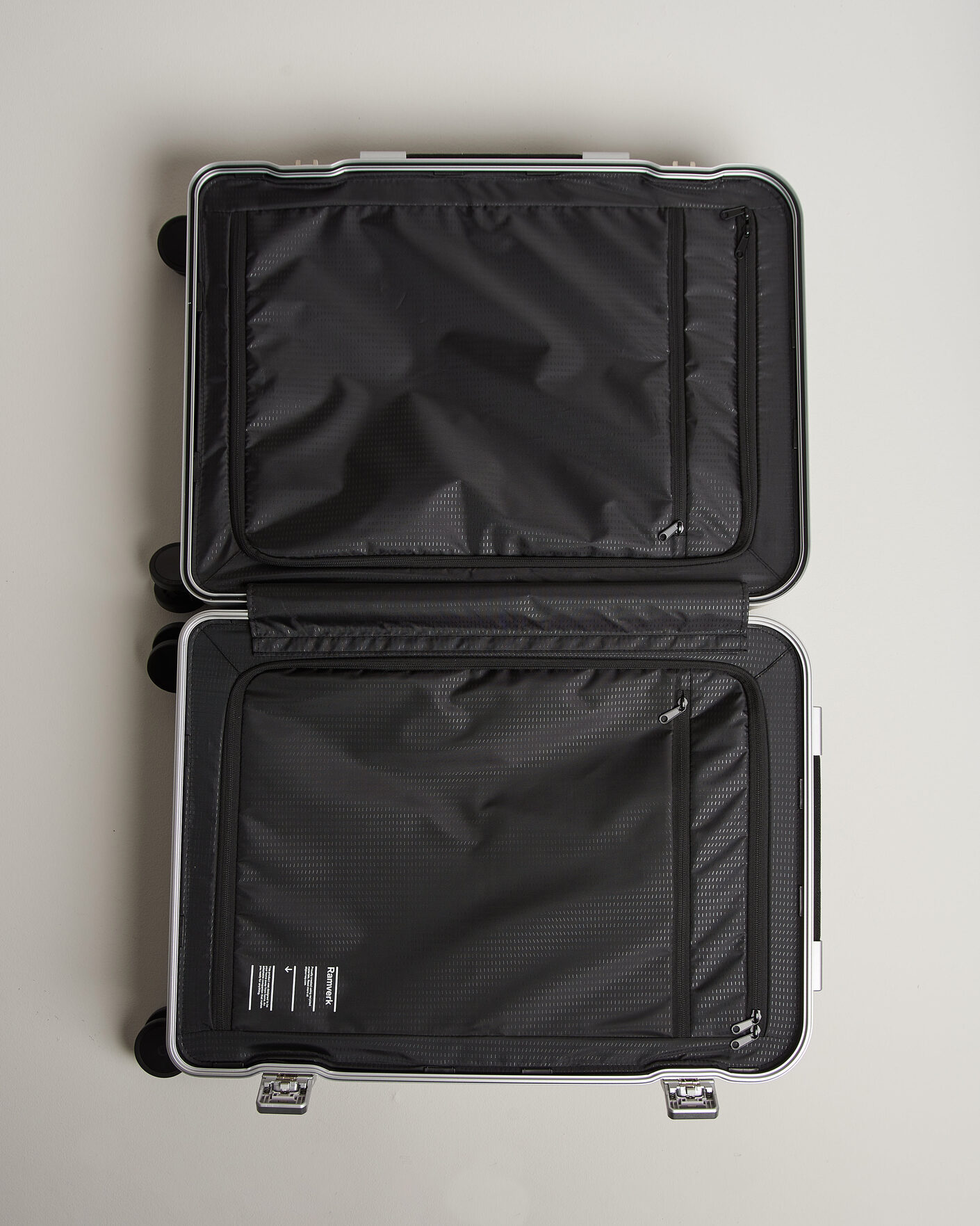 Herre | Tasker | DB | Ramverk Pro Check-In Luggage Medium Silver/Black
