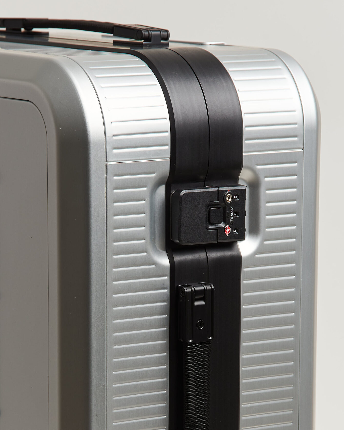 Herre | Tasker | DB | Ramverk Alu Pro Check-In Luggage Medium Silver/Onyx